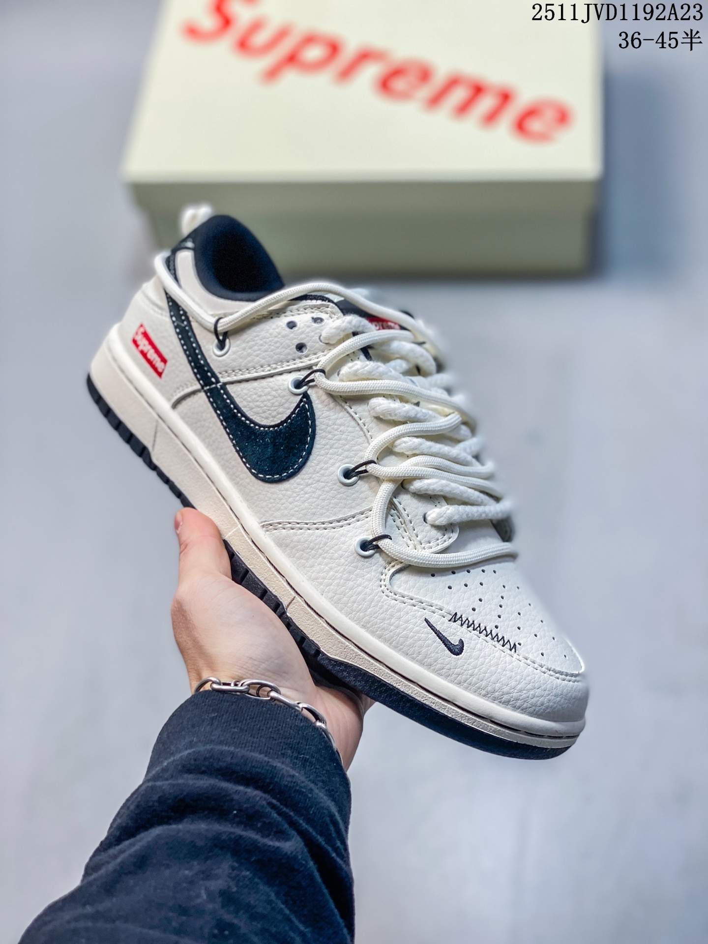 💰190
海外爆款限量发售！公司级 Nike SB Dunk Low“SUP系列——绑带米白黑勾” 周年高端定制 低帮休闲板鞋 定制鞋盒 大厂纯原品质出货 超高清洁度 皮料切割干净无任何毛边 细节完美 
货号：YX5066-282
Size:36 36.5 37.5 38 36.5 39 40 40.5 41 42 42.5 43 44 44.5 45
11JVD1192A23