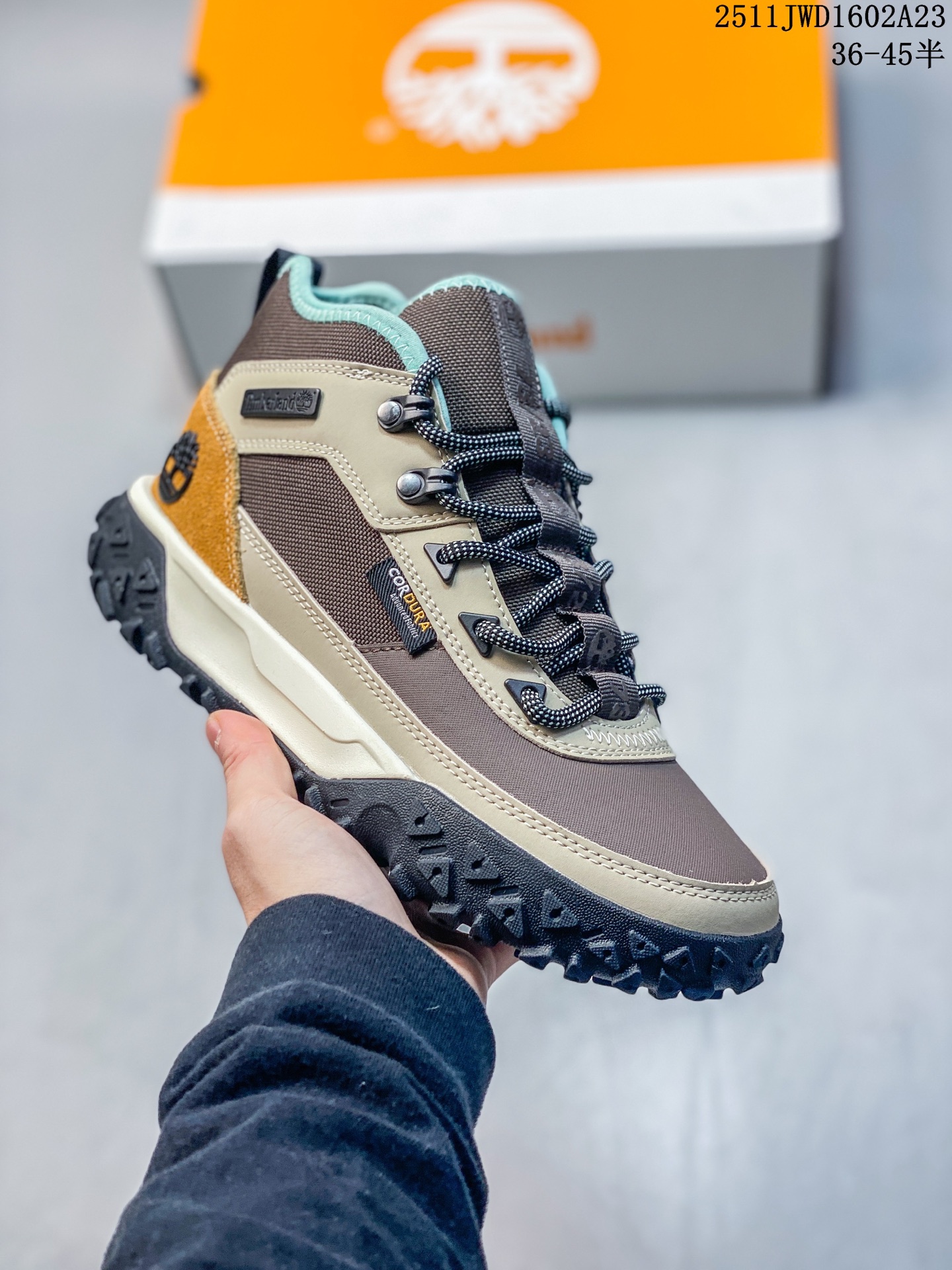 💰170
Timberland添柏岚，户外高帮休闲大黄靴系列 广东大厂品质 原盒原包装 24ss新款 时尚潮流搭配 面料采用意大利🇮🇹顶级磨砂细纹牛皮 搭配防臭防腐真皮乳胶鞋垫 大底到五金都是代工厂原材料制作 同原版固特异永不开胶工艺 好货不杀猪 首单质量严格把控 全网独家首发 品质毋庸置疑 全套官网统一包装 给您完美的穿着体验 质量考究耐穿 型男必备 专治不帅 高品质脚感一流 今年冬季防寒户外专用 日常随意搭配 
货号：
尺码：40-41-41.5-42-43-43.5-44-44.5-45-45.5-46
11JWD1602A23