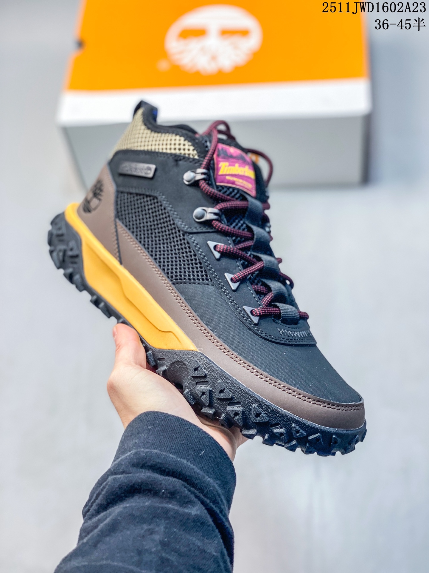 💰170
Timberland添柏岚，户外高帮休闲大黄靴系列 广东大厂品质 原盒原包装 24ss新款 时尚潮流搭配 面料采用意大利🇮🇹顶级磨砂细纹牛皮 搭配防臭防腐真皮乳胶鞋垫 大底到五金都是代工厂原材料制作 同原版固特异永不开胶工艺 好货不杀猪 首单质量严格把控 全网独家首发 品质毋庸置疑 全套官网统一包装 给您完美的穿着体验 质量考究耐穿 型男必备 专治不帅 高品质脚感一流 今年冬季防寒户外专用 日常随意搭配 
货号：
尺码：40-41-41.5-42-43-43.5-44-44.5-45-45.5-46
11JWD1602A23