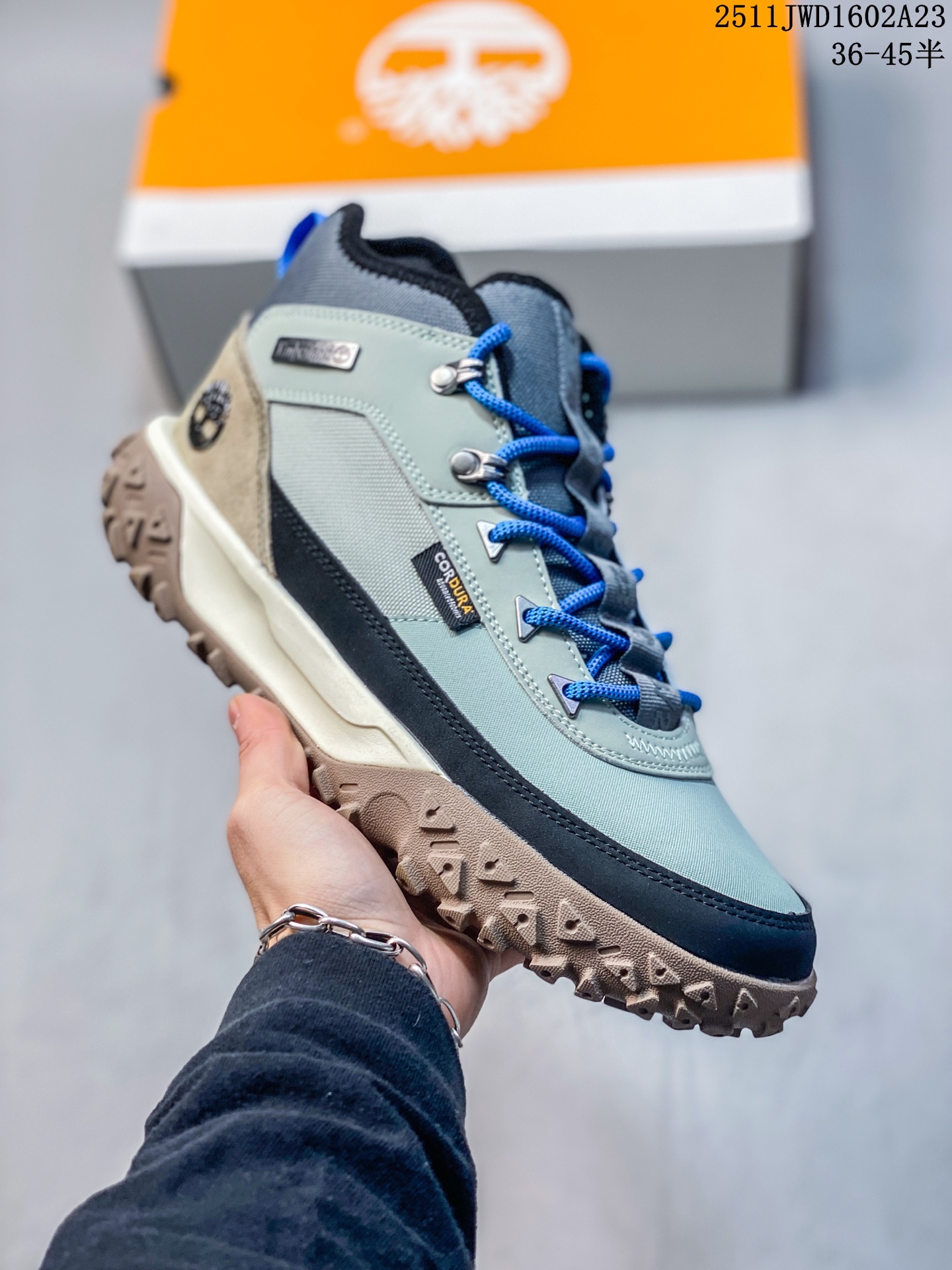 💰170
Timberland添柏岚，户外高帮休闲大黄靴系列 广东大厂品质 原盒原包装 24ss新款 时尚潮流搭配 面料采用意大利🇮🇹顶级磨砂细纹牛皮 搭配防臭防腐真皮乳胶鞋垫 大底到五金都是代工厂原材料制作 同原版固特异永不开胶工艺 好货不杀猪 首单质量严格把控 全网独家首发 品质毋庸置疑 全套官网统一包装 给您完美的穿着体验 质量考究耐穿 型男必备 专治不帅 高品质脚感一流 今年冬季防寒户外专用 日常随意搭配 
货号：
尺码：40-41-41.5-42-43-43.5-44-44.5-45-45.5-46
11JWD1602A23