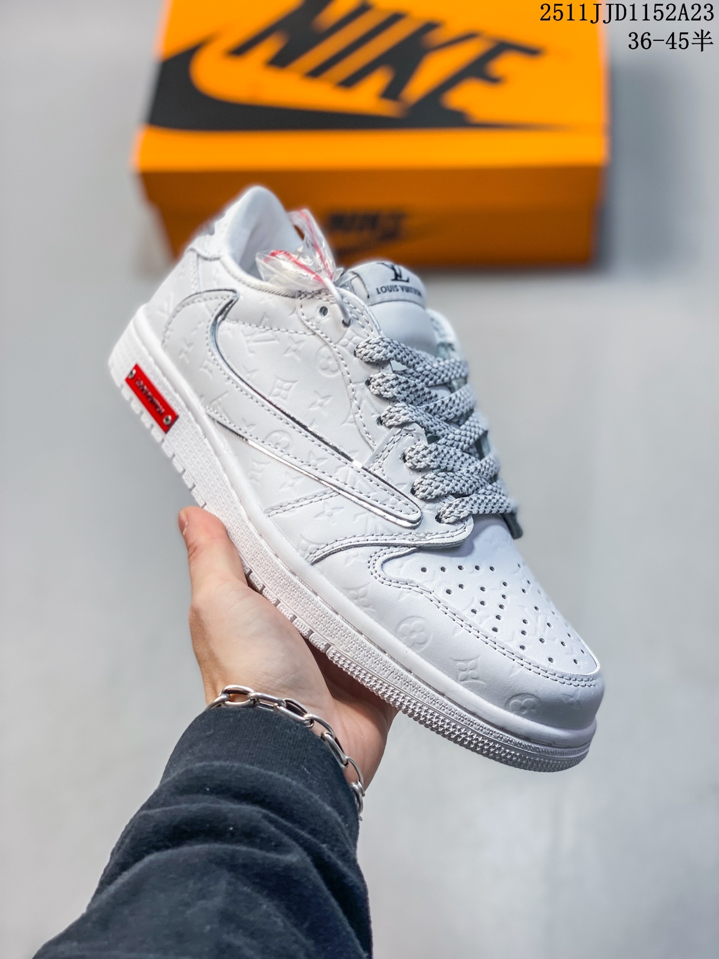 💰130
海外爆款限量发售！Nike SB Dunk Low“LV联名——黑勾黑底印花”  周年高端定制 低帮休闲板鞋 定制鞋盒 大厂纯原品质出货 超高清洁度 皮料切割干净无任何毛边 细节完美 
 货号：XS6089-626
 Size:36 36.5 37.5 38 38.5 39 40 40.5 41 42 42.5 43 44 44.5 45
11JJD1152A23