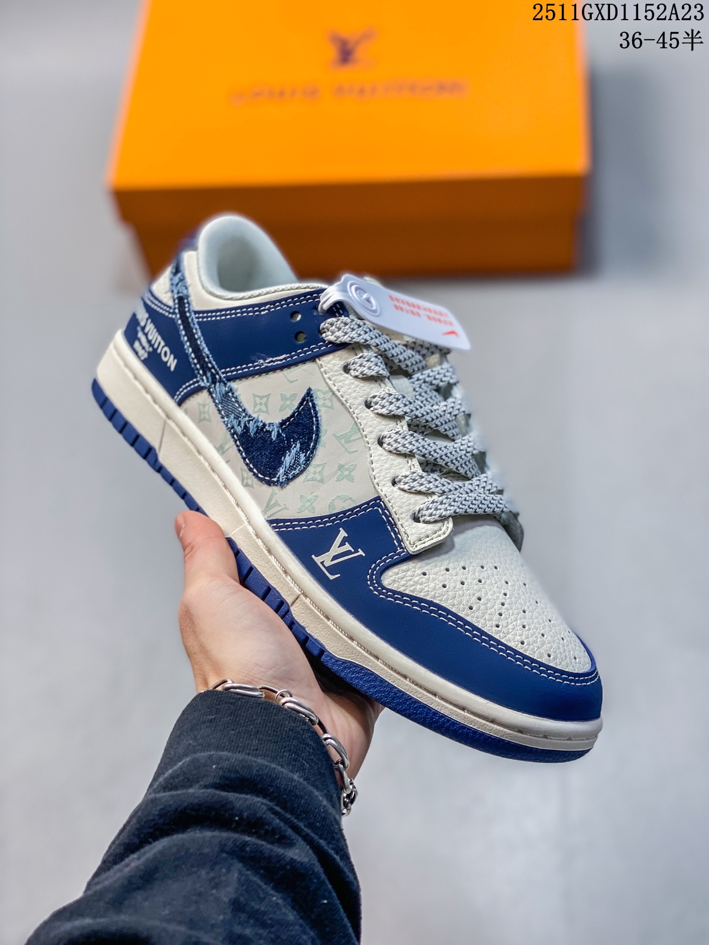 💰260
海外爆款限量发售！高端定制Nike SB Dunk Low “Superme联名------奶白灰橘” 高端定制 低帮休闲板鞋 定制鞋盒 大厂纯原品质出货 超高清洁度 皮料切割干净无任何毛边 细节完美 
货号：DD1988-006
Size:36 36.5 37.5 38 38.5 39 40 40.5 41 42 42.5 43 44 44.5 45
11GXD1152A23