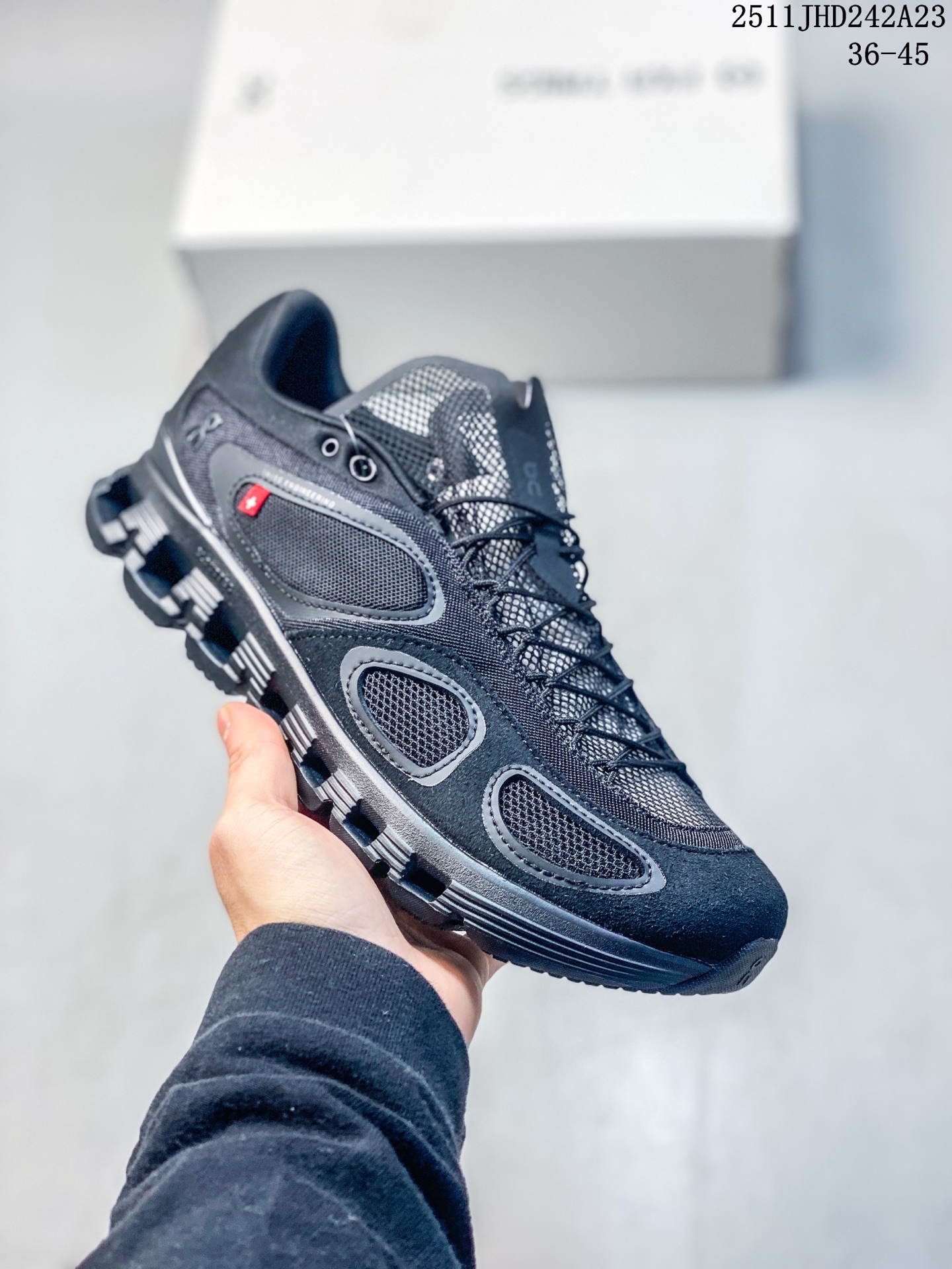 💰150
FKA Twigs x  On昂跑 Cloud X 舒适轻盈耐磨 低帮跑步鞋 
11JHD242A23