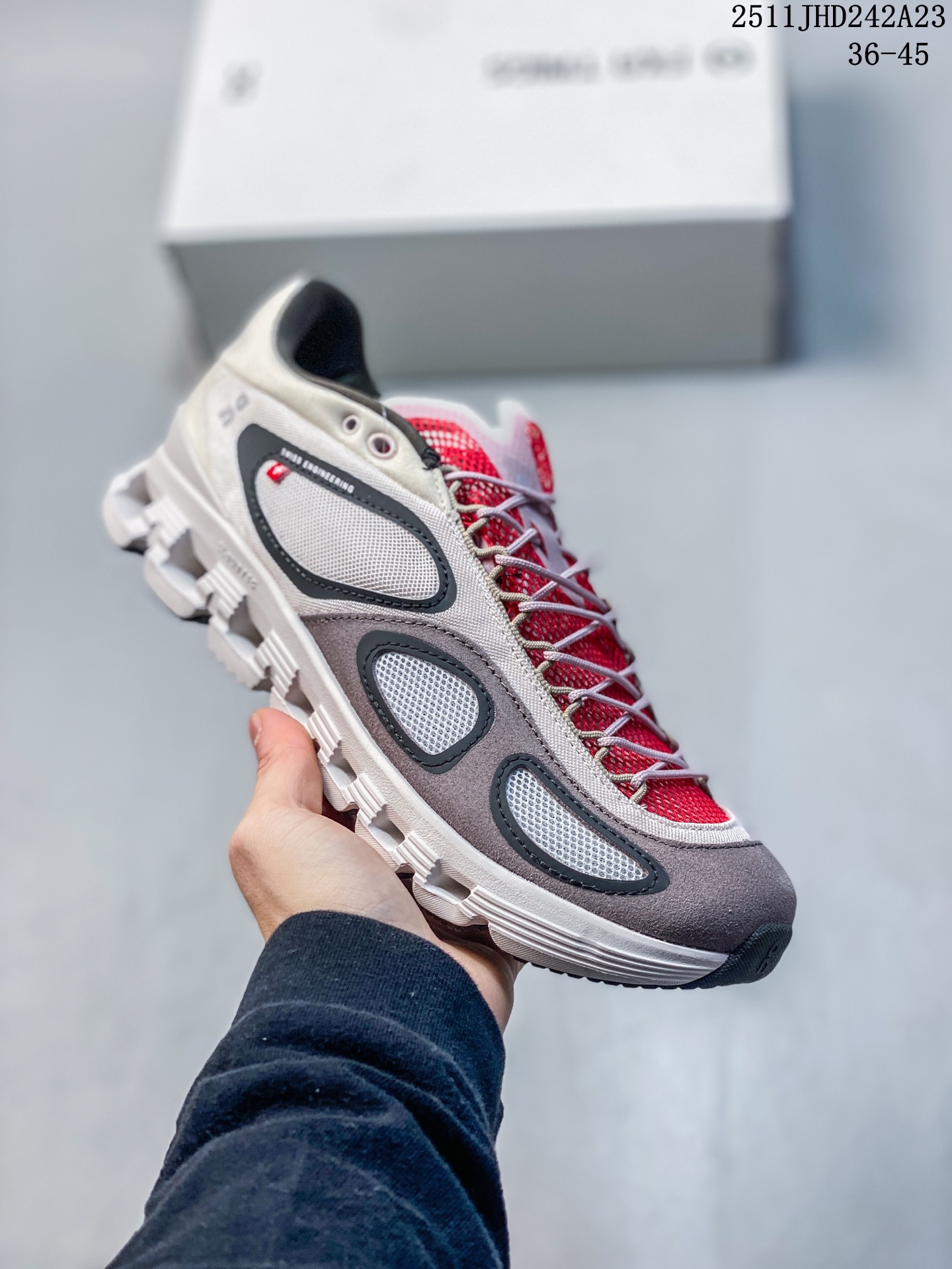 💰150
FKA Twigs x  On昂跑 Cloud X 舒适轻盈耐磨 低帮跑步鞋 
11JHD242A23