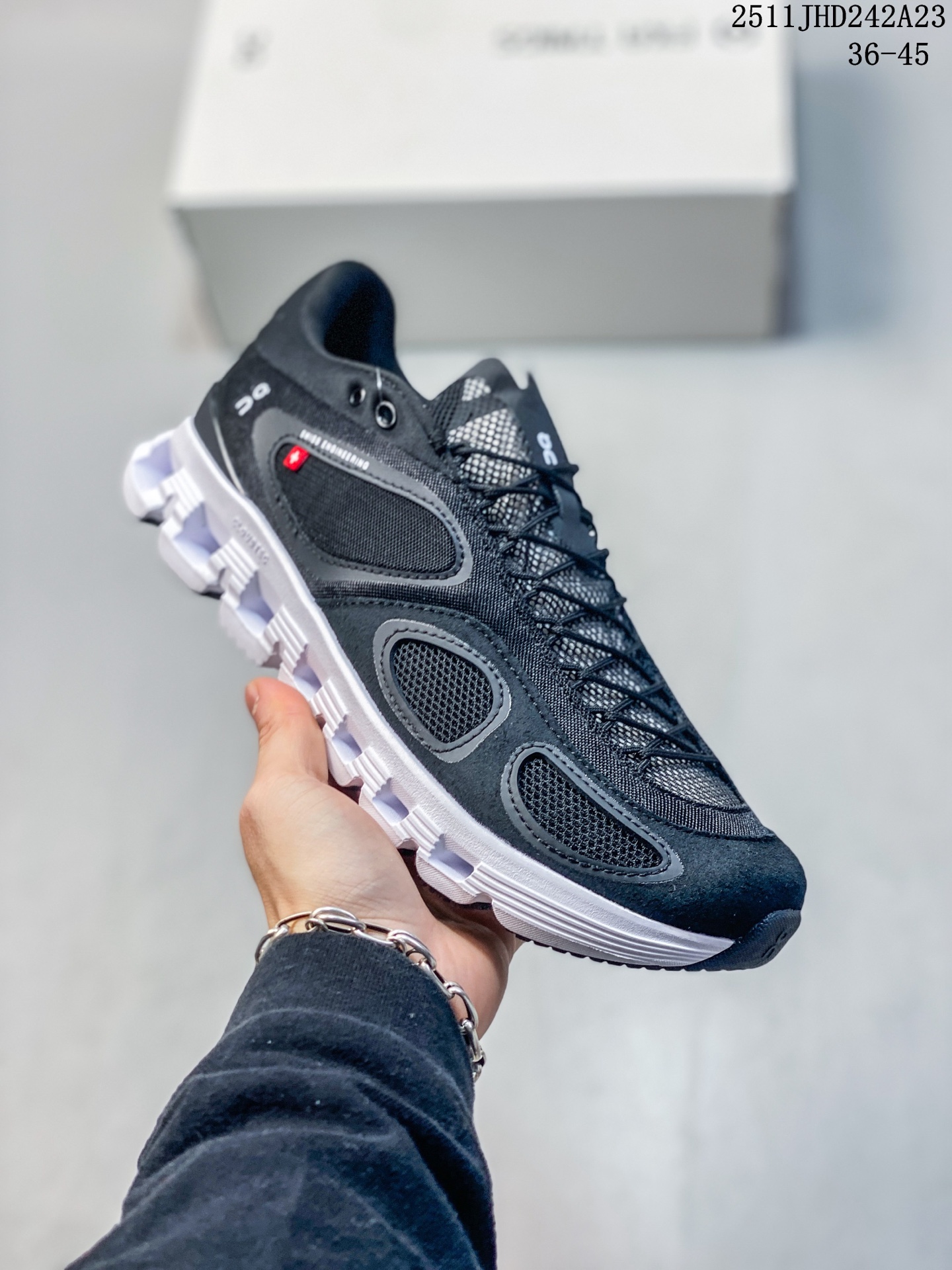 💰150
FKA Twigs x  On昂跑 Cloud X 舒适轻盈耐磨 低帮跑步鞋 
11JHD242A23