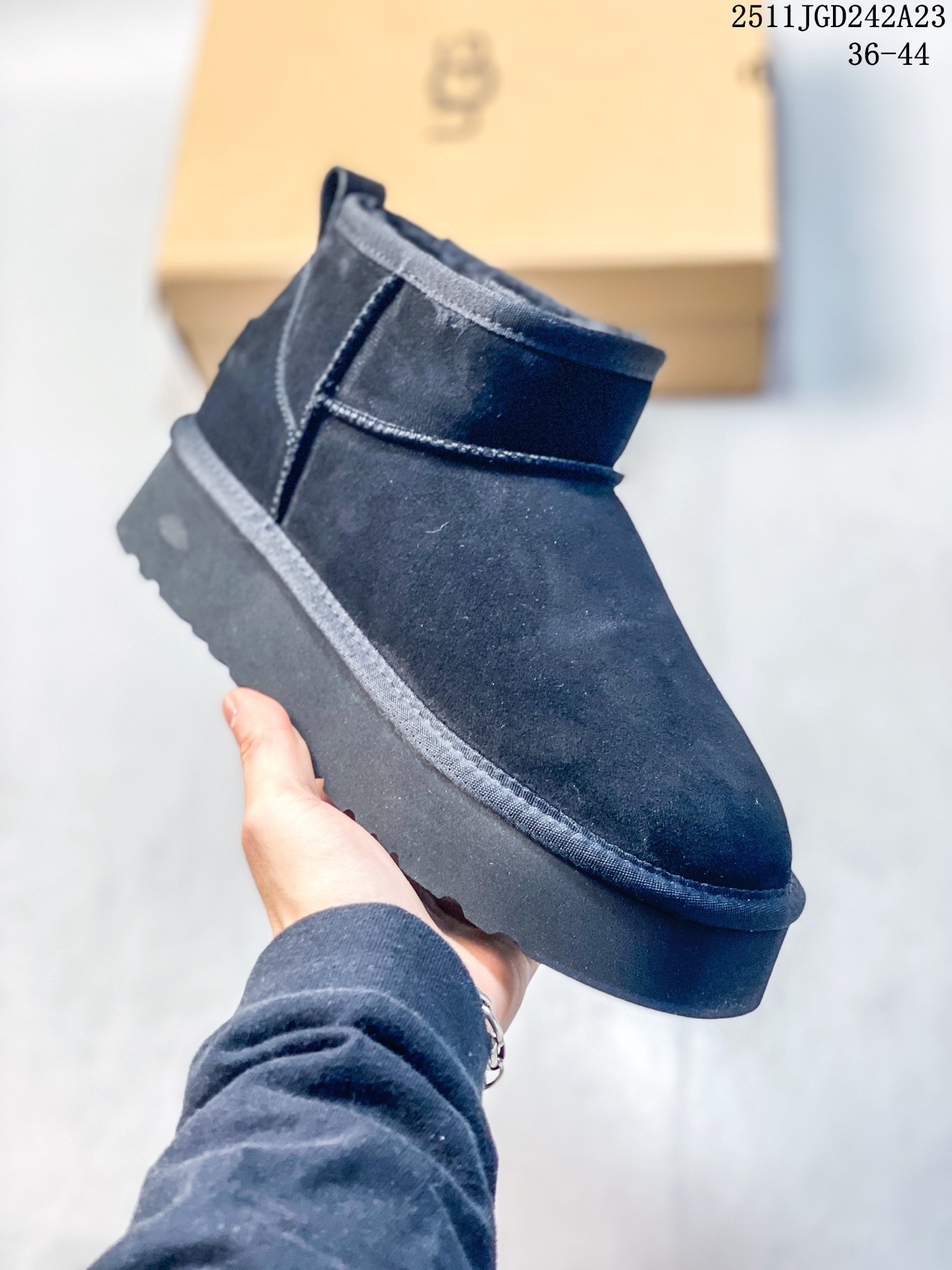 💰130
真标✅ ULTRA MINI PLATFORM 舒适柔软时尚 耐磨增高保暖 保暖雪地靴
11JGD242A23