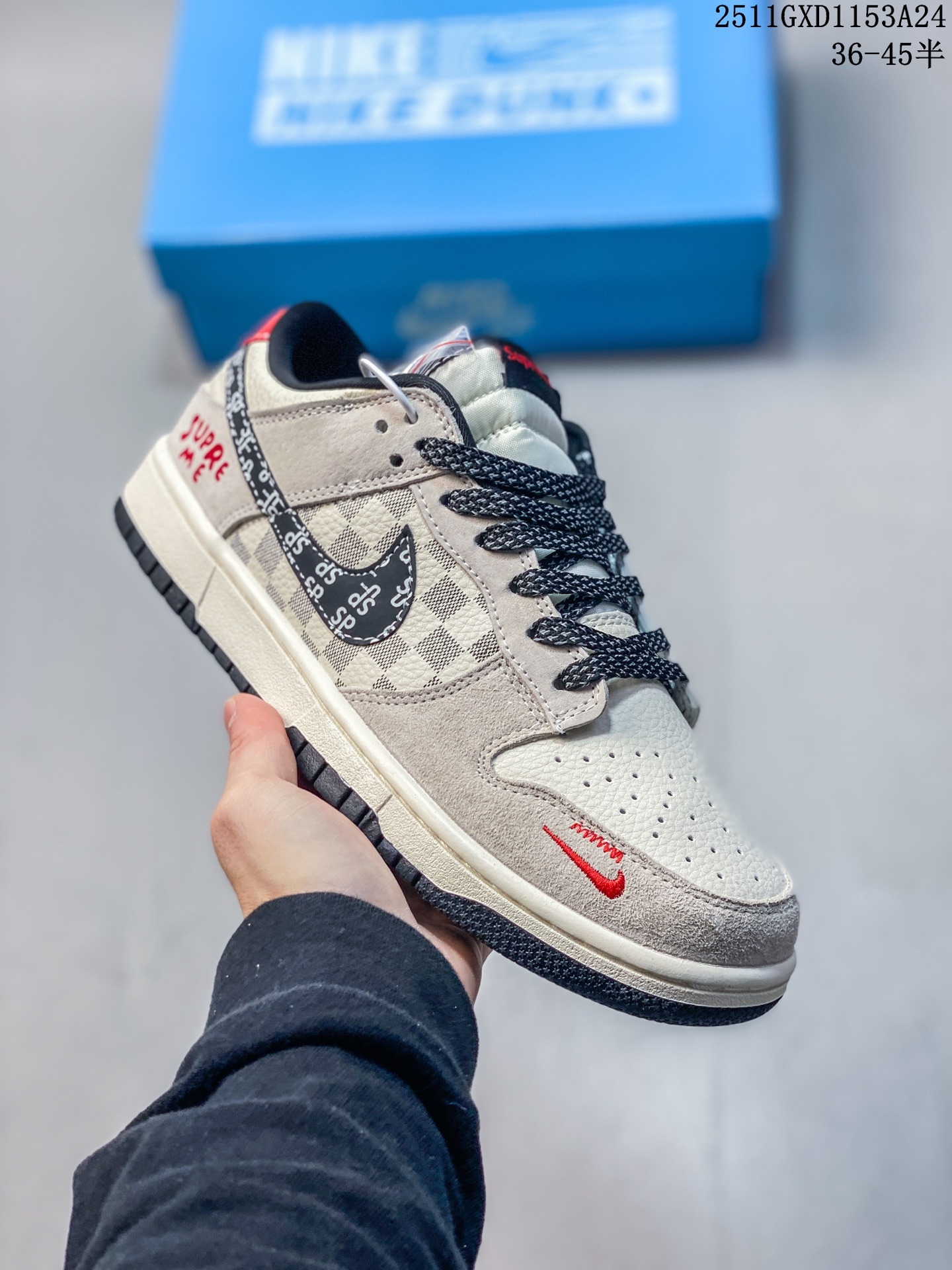 💰260
海外爆款限量发售！高端定制Nike SB Dunk Low “Superme联名------奶白格子灰” 高端定制 低帮休闲板鞋 定制鞋盒 大厂纯原品质出货 超高清洁度 皮料切割干净无任何毛边 细节完美 
货号：SD8888-007
Size:36 36.5 37.5 38 38.5 39 40 40.5 41 42 42.5 43 44 44.5 45
11GXD1153A24