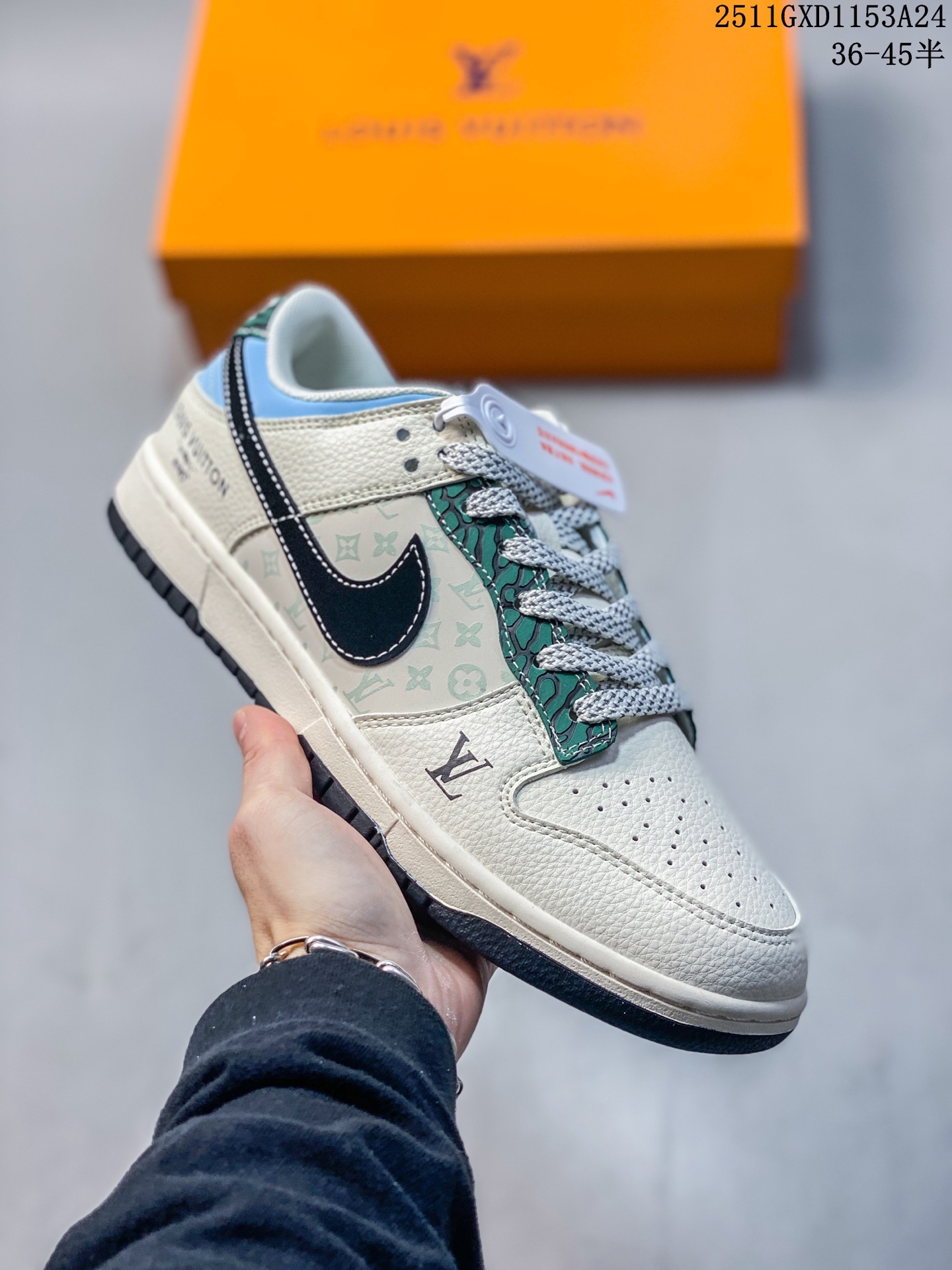 💰260
海外爆款限量发售！Nike SB Dunk Low“LV联名——黑勾黑底印花”  周年高端定制 低帮休闲板鞋 定制鞋盒 大厂纯原品质出货 超高清洁度 皮料切割干净无任何毛边 细节完美 
 货号：XS6089-626
 Size:36 36.5 37.5 38 38.5 39 40 40.5 41 42 42.5 43 44 44.5 45
11GXD1153A24