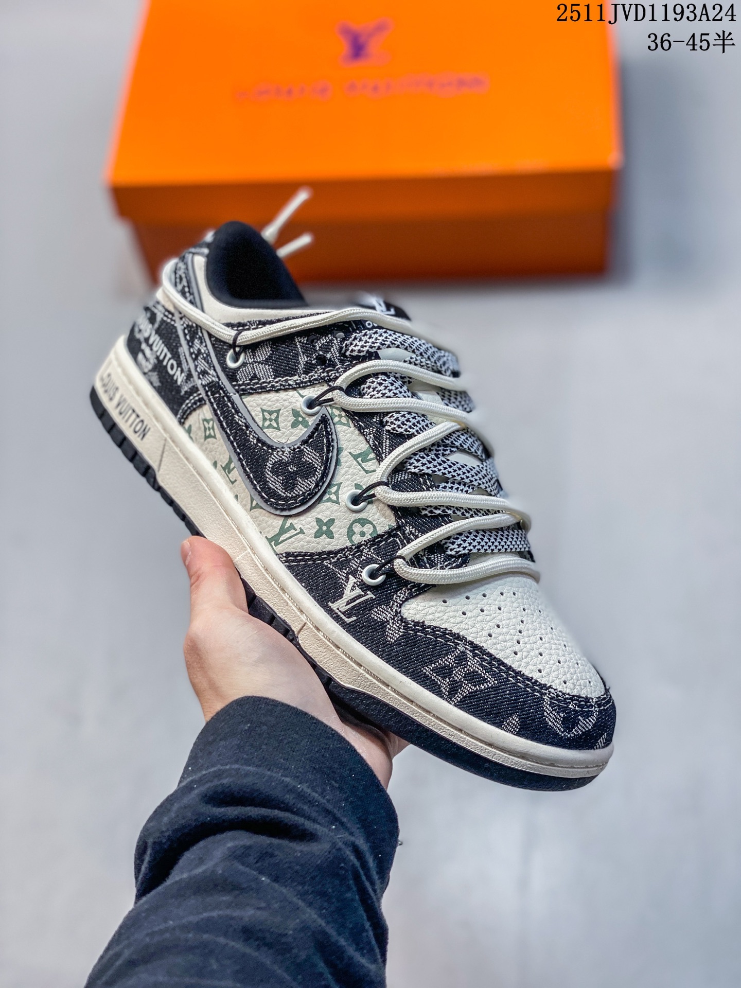 💰190
海外爆款限量发售！公司级 Nike SB Dunk Low“蛇年系列——绑带蓝白藏蓝勾” 周年高端定制 低帮休闲板鞋 定制鞋盒 大厂纯原品质出货 超高清洁度 皮料切割干净无任何毛边 细节完美 
货号：YX5066-288
Size:36 36.5 37.5 38 38.5 39 40 40.5 41 42 42.5 43 44 44.5 45
11JVD1193A24