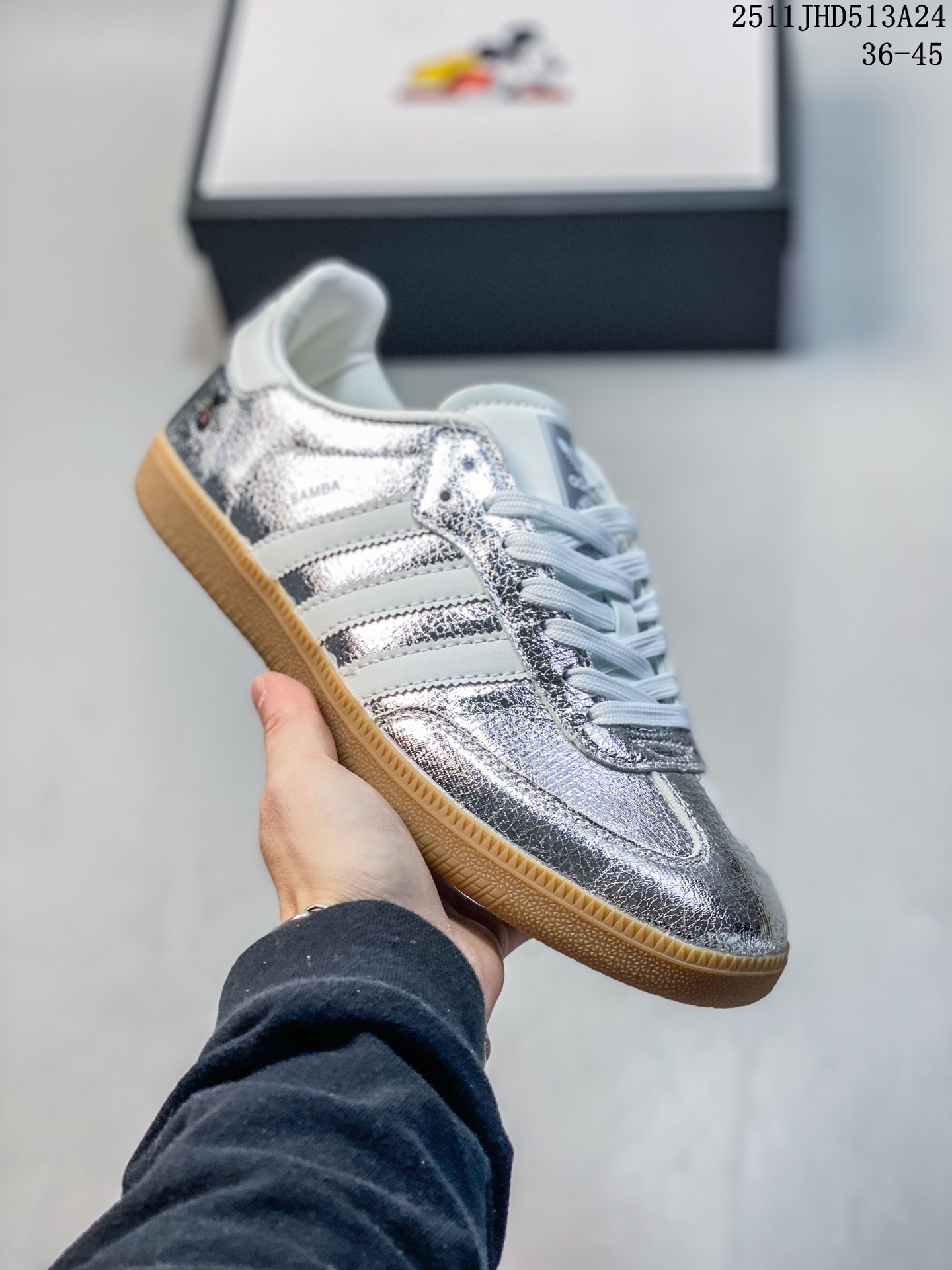 💰140
CUCCI - 古驰 高端钢印版本新款德国高端品牌专柜同步新款、以奢华高端设计出货 鞋面采用原版进口哪怕纳帕小牛皮配滴胶而成 原版 豆豆鞋.
11JHD513A14