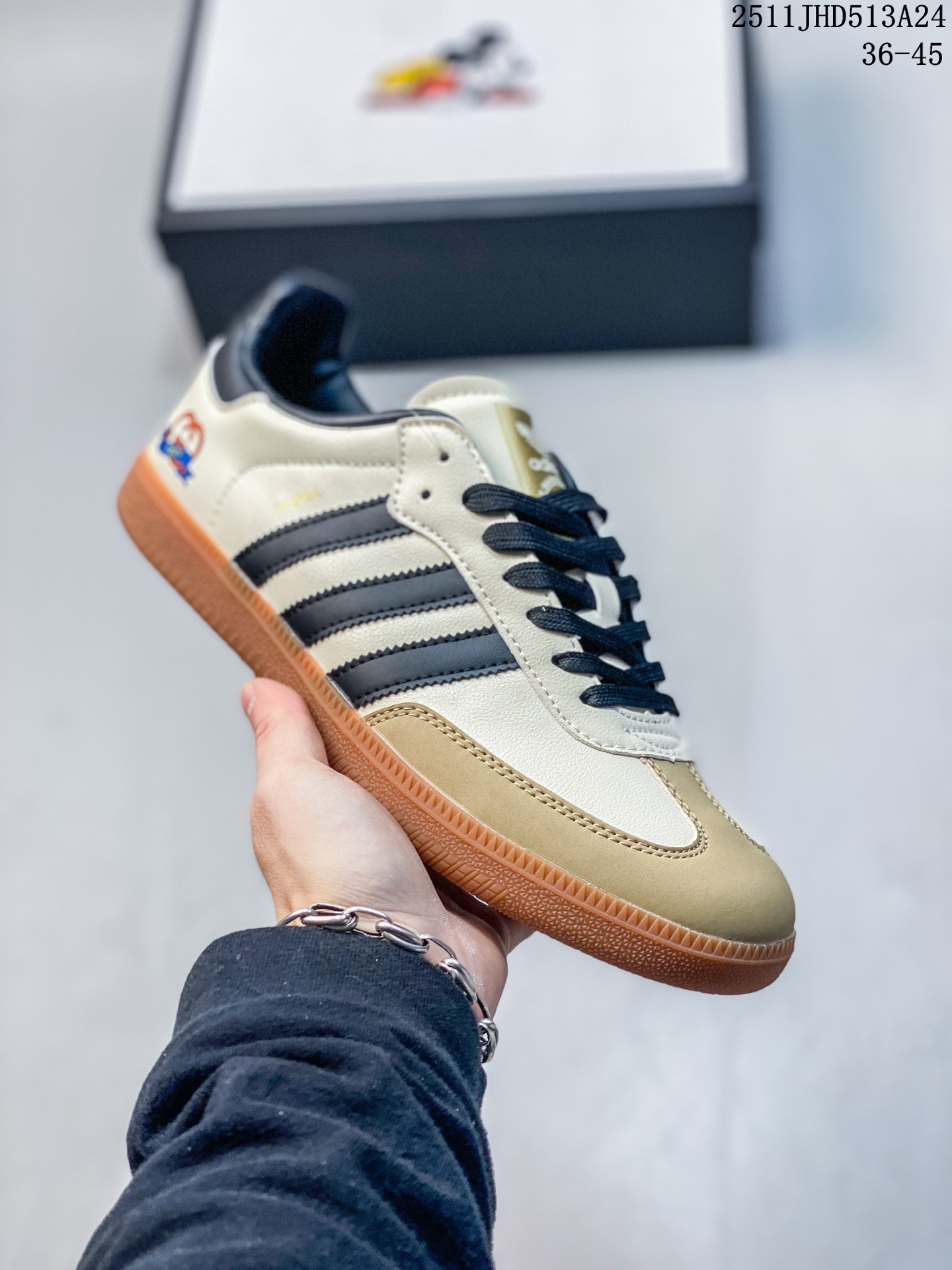 💰140
CUCCI - 古驰 高端钢印版本新款德国高端品牌专柜同步新款、以奢华高端设计出货 鞋面采用原版进口哪怕纳帕小牛皮配滴胶而成 原版 豆豆鞋.
11JHD513A14