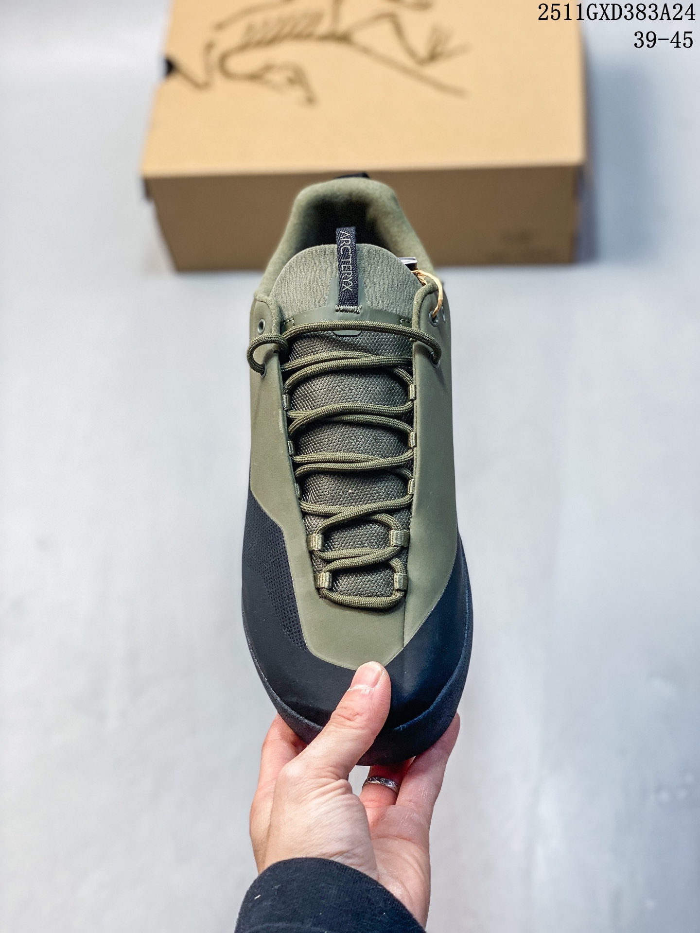 放店💰220
Arcteryx始祖鸟 Konseal Shoe 舒适 防滑耐磨透气支撑抓地 登山鞋
正确原盒
全鞋采用头层麂皮
耐磨防滑黄金V底
莞产高品质 区别市场通货
代购指定版本 原数据开发 不掉标 正确高频字体
鸟爪细节完美 区别市场公版货 错误字体货
中底带钢印上脚舒适轻便无负重感 四季百搭
始祖鸟 KONSEAL 轻量户外鞋,这双鞋,不仅仅可以穿着逛街上班,更可以穿着徒步旅游甚至攀岩!说实话,没多少人真的会去攀岩,经我们试穿,这双鞋,日常穿也是非常舒服轻便!搭配日常的衣服完全不违和!结构中底TPU底盘,保护双脚。配置3D模具保护双脚+一体化系带系统,鞋面防撕裂网布、TPU保护膜和牛巴革合成面料,喜欢放心入!这种类型的鞋子咱们家超难得遇到一次,喜欢一定不要错过
码数:39-45
11GXD383A24