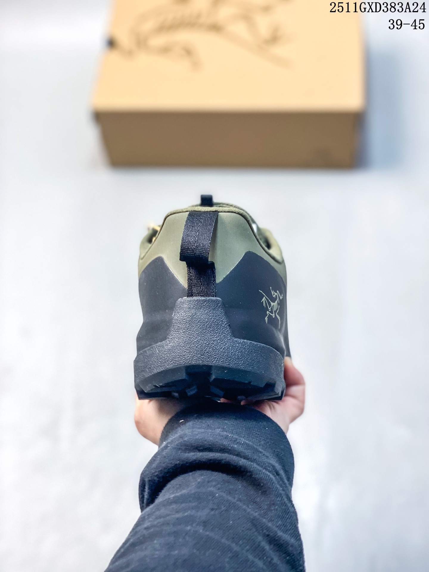 放店💰220
Arcteryx始祖鸟 Konseal Shoe 舒适 防滑耐磨透气支撑抓地 登山鞋
正确原盒
全鞋采用头层麂皮
耐磨防滑黄金V底
莞产高品质 区别市场通货
代购指定版本 原数据开发 不掉标 正确高频字体
鸟爪细节完美 区别市场公版货 错误字体货
中底带钢印上脚舒适轻便无负重感 四季百搭
始祖鸟 KONSEAL 轻量户外鞋,这双鞋,不仅仅可以穿着逛街上班,更可以穿着徒步旅游甚至攀岩!说实话,没多少人真的会去攀岩,经我们试穿,这双鞋,日常穿也是非常舒服轻便!搭配日常的衣服完全不违和!结构中底TPU底盘,保护双脚。配置3D模具保护双脚+一体化系带系统,鞋面防撕裂网布、TPU保护膜和牛巴革合成面料,喜欢放心入!这种类型的鞋子咱们家超难得遇到一次,喜欢一定不要错过
码数:39-45
11GXD383A24