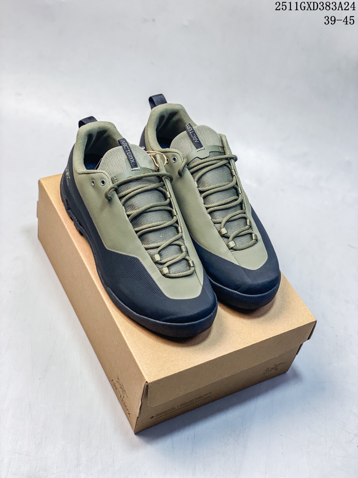 放店💰220
Arcteryx始祖鸟 Konseal Shoe 舒适 防滑耐磨透气支撑抓地 登山鞋
正确原盒
全鞋采用头层麂皮
耐磨防滑黄金V底
莞产高品质 区别市场通货
代购指定版本 原数据开发 不掉标 正确高频字体
鸟爪细节完美 区别市场公版货 错误字体货
中底带钢印上脚舒适轻便无负重感 四季百搭
始祖鸟 KONSEAL 轻量户外鞋,这双鞋,不仅仅可以穿着逛街上班,更可以穿着徒步旅游甚至攀岩!说实话,没多少人真的会去攀岩,经我们试穿,这双鞋,日常穿也是非常舒服轻便!搭配日常的衣服完全不违和!结构中底TPU底盘,保护双脚。配置3D模具保护双脚+一体化系带系统,鞋面防撕裂网布、TPU保护膜和牛巴革合成面料,喜欢放心入!这种类型的鞋子咱们家超难得遇到一次,喜欢一定不要错过
码数:39-45
11GXD383A24