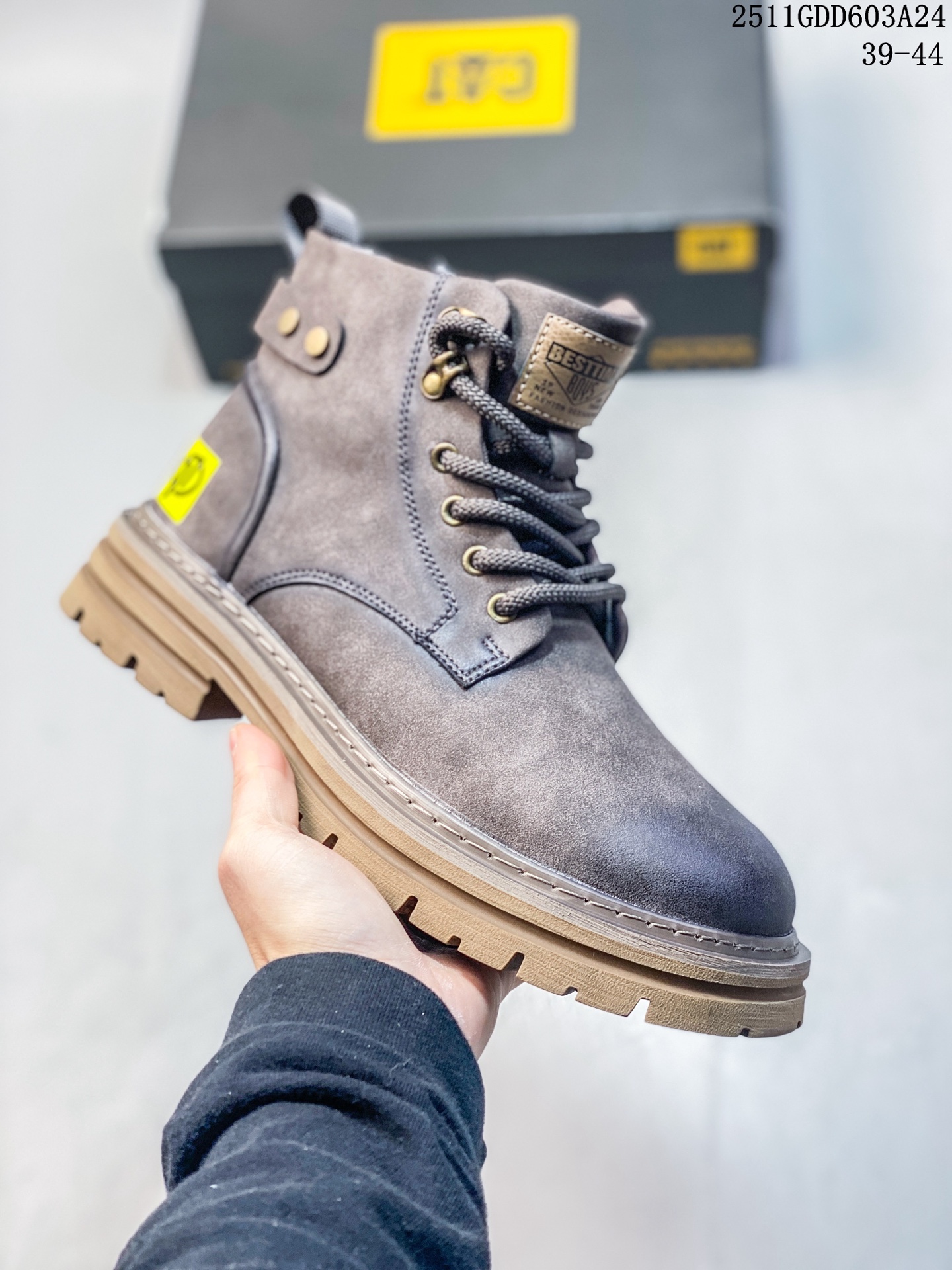 💰210
CAT纯原 广东大厂 新款 推土机 休闲时尚  男士休闲皮鞋 原单品质真标公司卡特男鞋广东纯原 历年经典热销款  新款头层牛皮耐磨防滑橡胶大底 固特异工艺 永不开胶 经久耐穿 高级头层牛皮 男士顶级卡特真标男鞋..
11GDD603A24