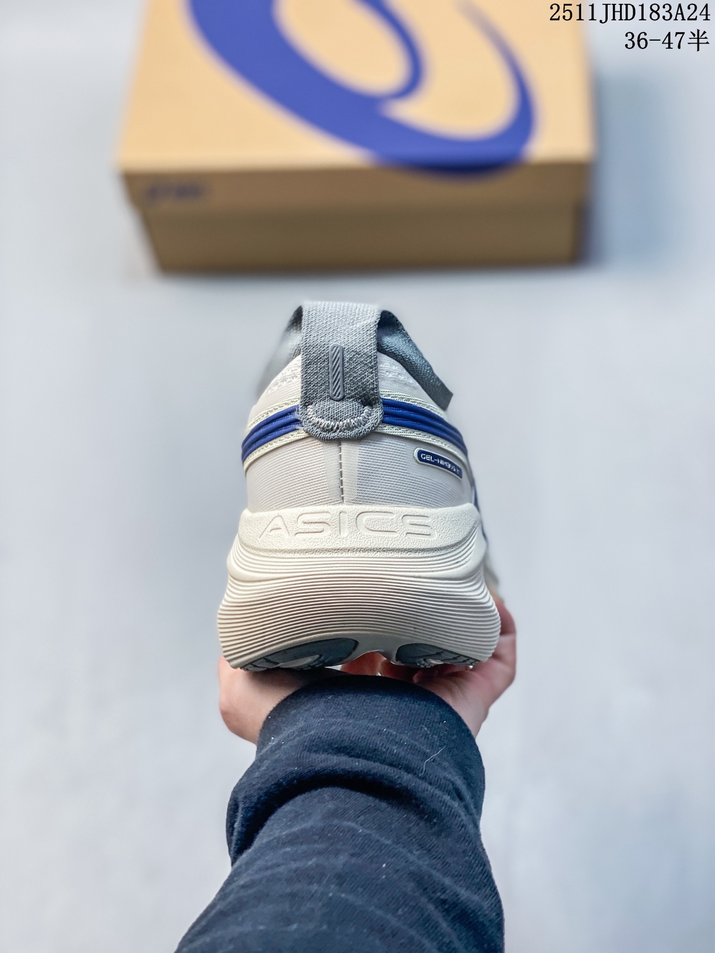 💰140
Asics/亚瑟士 原档案数据开发楦型纸版,原装印尼代工进口单丝纤维工程网布鞋面,轻量舒适透气材质,后跟环绕式可视GEL缓震胶效果,采用前掌FLYTEFOAM Propel缓震中底科技❗️跑步由自己定义「跑鞋之王」日本专业跑鞋品牌亚瑟士Asics Gel-Kayano 27代超轻量专业运动慢跑鞋"
类型:男女鞋
码数:36 37 37.5 38 39 39.5 40.5 41.5 42 42.5 43.5 44 44.5 45
编码:1125230.SS
11JLD183A24