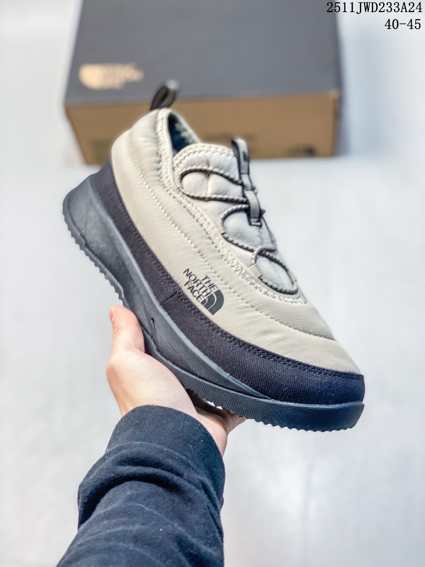 💰170
公司级✅The North Face NSE北面一脚蹬懒人雪地靴低帮棉鞋
NSE Low 是一款风格前卫且超级舒适的懒人鞋,采用再生 PET 防撕裂鞋面和坚固的外底。您刚刚找
到了适合城市冒险的新鞋。
耐用的结构适合每天佩戴
帆布兰特提供轻质保护
鞋底单元:外底级模压 EVA 中底
简约的 Surface CTRL?橡胶外底采用 10% 天然橡胶制成,具有微型凸耳,可实现轻量牵引力
鞋面:再生 PET 防撕裂鞋面,采用轻质 ThermoBa 11? Ec。 隔热材料,打造蓬松的外观和触感
间隔网固定鞋舌和固定弹性鞋带让穿脱更加方便
帆布兰特提供轻质保护
鞋底单元:外底级模压 EVA 中底
鞋带让穿脱更加方便
货号:NF0A7W4PEOT1-090
尺码:40-45
lD:JGD101-AZK
11JWD233A24