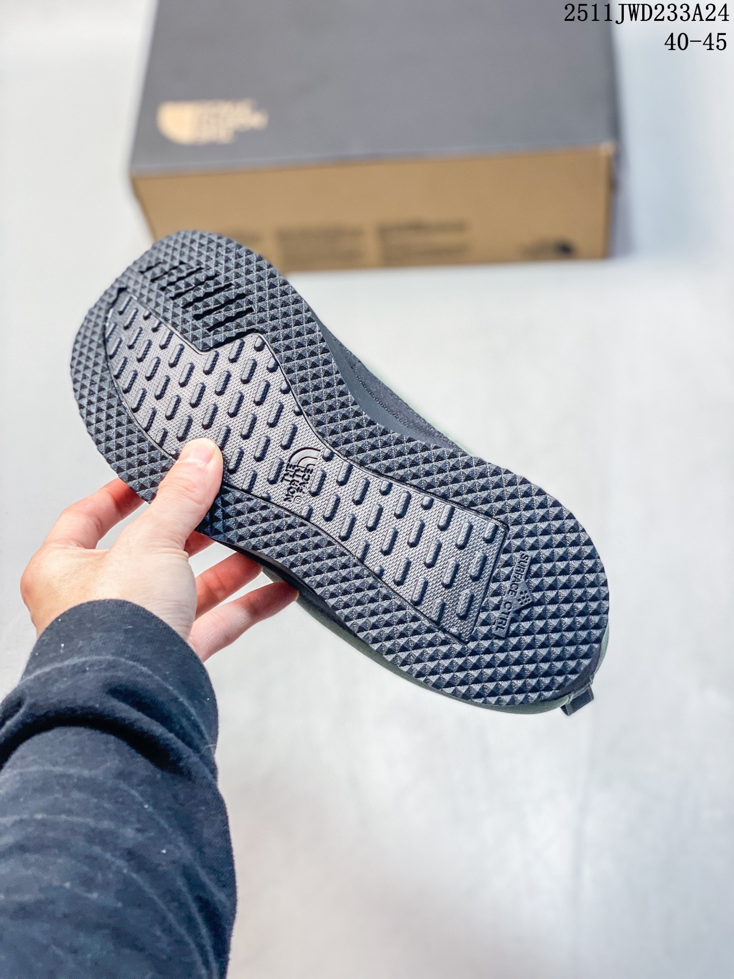 💰170
公司级✅The North Face NSE北面一脚蹬懒人雪地靴低帮棉鞋
NSE Low 是一款风格前卫且超级舒适的懒人鞋,采用再生 PET 防撕裂鞋面和坚固的外底。您刚刚找
到了适合城市冒险的新鞋。
耐用的结构适合每天佩戴
帆布兰特提供轻质保护
鞋底单元:外底级模压 EVA 中底
简约的 Surface CTRL?橡胶外底采用 10% 天然橡胶制成,具有微型凸耳,可实现轻量牵引力
鞋面:再生 PET 防撕裂鞋面,采用轻质 ThermoBa 11? Ec。 隔热材料,打造蓬松的外观和触感
间隔网固定鞋舌和固定弹性鞋带让穿脱更加方便
帆布兰特提供轻质保护
鞋底单元:外底级模压 EVA 中底
鞋带让穿脱更加方便
货号:NF0A7W4PEOT1-090
尺码:40-45
lD:JGD101-AZK
11JWD233A24