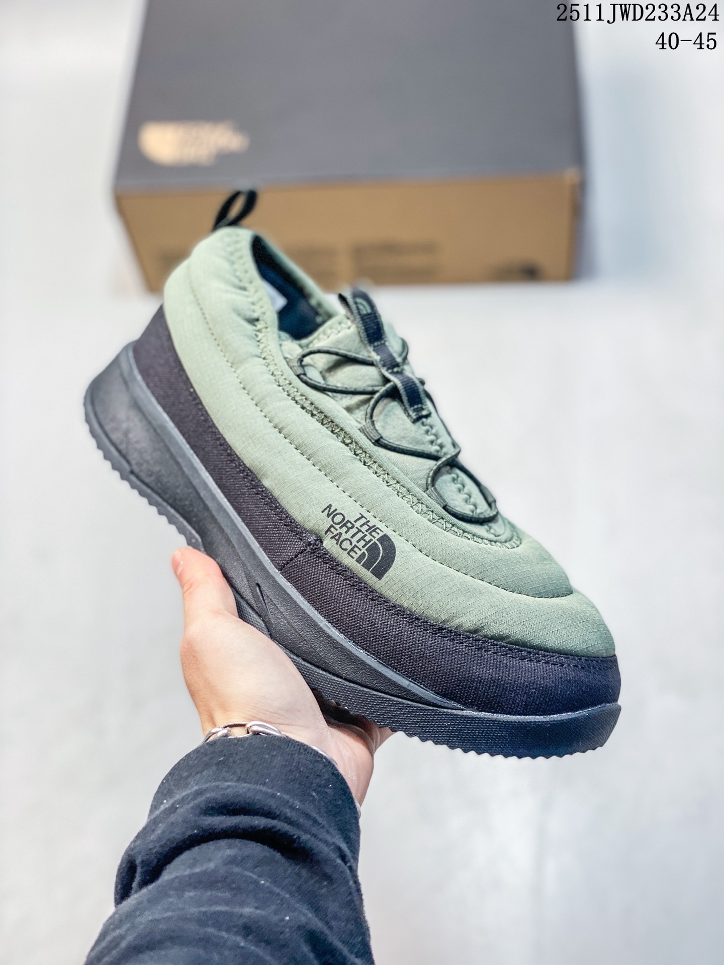 💰170
公司级✅The North Face NSE北面一脚蹬懒人雪地靴低帮棉鞋
NSE Low 是一款风格前卫且超级舒适的懒人鞋,采用再生 PET 防撕裂鞋面和坚固的外底。您刚刚找
到了适合城市冒险的新鞋。
耐用的结构适合每天佩戴
帆布兰特提供轻质保护
鞋底单元:外底级模压 EVA 中底
简约的 Surface CTRL?橡胶外底采用 10% 天然橡胶制成,具有微型凸耳,可实现轻量牵引力
鞋面:再生 PET 防撕裂鞋面,采用轻质 ThermoBa 11? Ec。 隔热材料,打造蓬松的外观和触感
间隔网固定鞋舌和固定弹性鞋带让穿脱更加方便
帆布兰特提供轻质保护
鞋底单元:外底级模压 EVA 中底
鞋带让穿脱更加方便
货号:NF0A7W4PEOT1-090
尺码:40-45
lD:JGD101-AZK
11JWD233A24