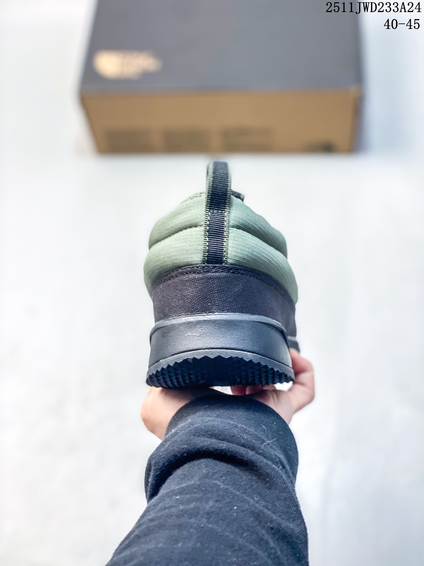 💰170
公司级✅The North Face NSE北面一脚蹬懒人雪地靴低帮棉鞋
NSE Low 是一款风格前卫且超级舒适的懒人鞋,采用再生 PET 防撕裂鞋面和坚固的外底。您刚刚找
到了适合城市冒险的新鞋。
耐用的结构适合每天佩戴
帆布兰特提供轻质保护
鞋底单元:外底级模压 EVA 中底
简约的 Surface CTRL?橡胶外底采用 10% 天然橡胶制成,具有微型凸耳,可实现轻量牵引力
鞋面:再生 PET 防撕裂鞋面,采用轻质 ThermoBa 11? Ec。 隔热材料,打造蓬松的外观和触感
间隔网固定鞋舌和固定弹性鞋带让穿脱更加方便
帆布兰特提供轻质保护
鞋底单元:外底级模压 EVA 中底
鞋带让穿脱更加方便
货号:NF0A7W4PEOT1-090
尺码:40-45
lD:JGD101-AZK
11JWD233A24