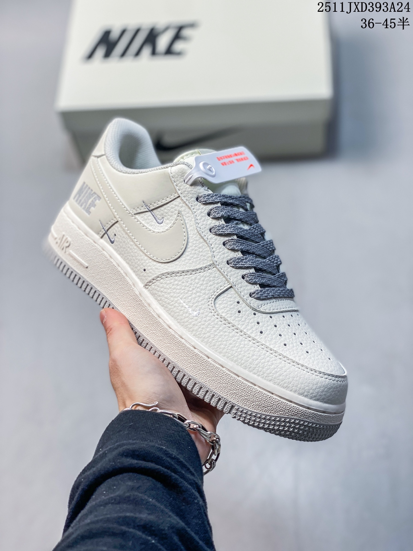 💰150
海外限量发售！公司级NIke Air Force 1 ‘07 Low “Supreme联名——经典黑满天星”空军一号 低帮 运动鞋 休闲鞋 折边针车 工艺难度大 原楦头原纸板 原装鞋盒 定制五金配件 内置全掌气垫 原厂鞋底 
货号：JP8068-059
Size：36 36.5 37.5 38 38.5 39 40 40.5 41 42 42.5 43 44 44.5 45
编码：107028
11JXD393A24