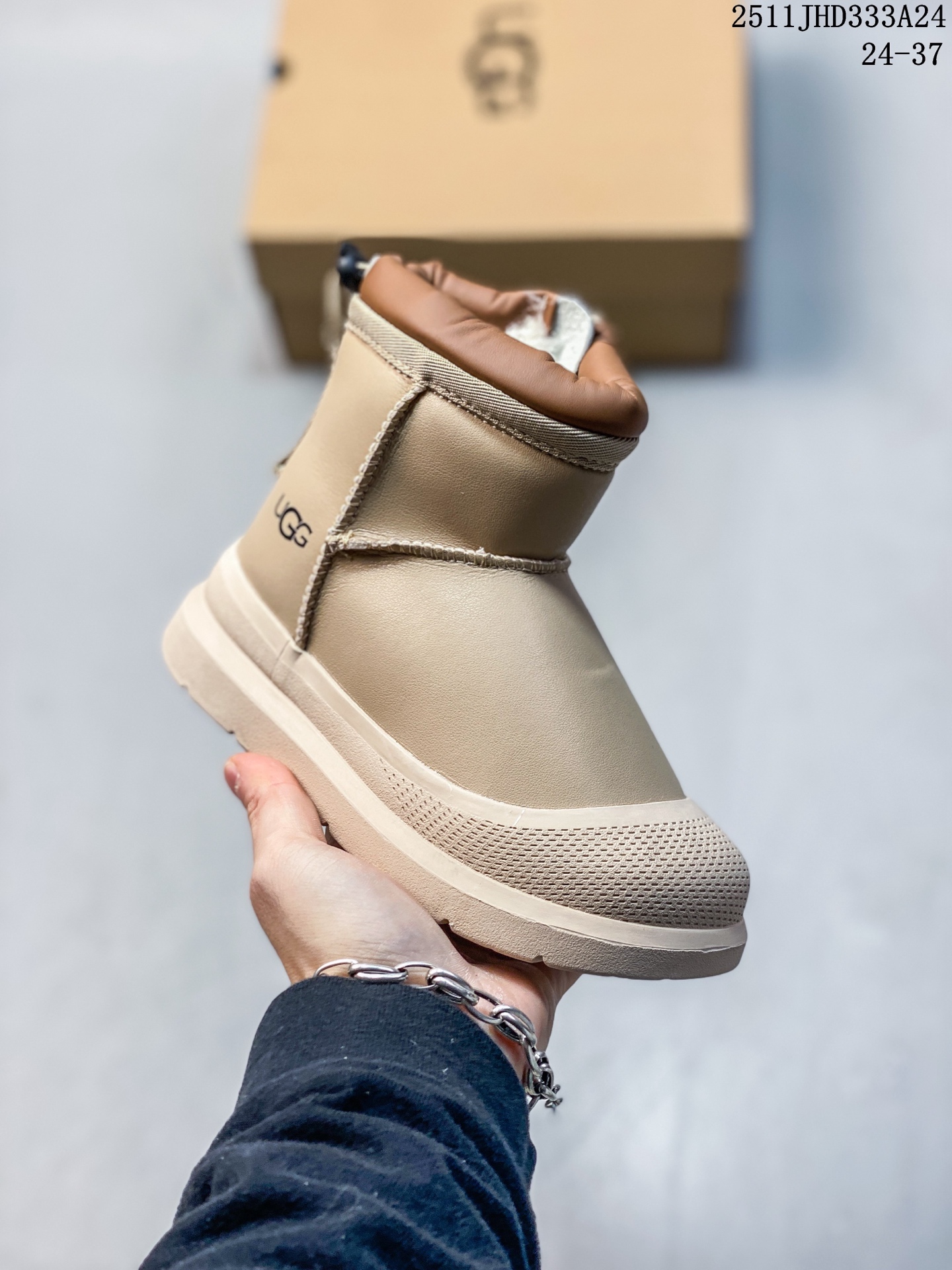 💰140
公司级✅UGG CLASSIC ULTRA MINI PLATFORM 轻便舒适 麂皮 中帮保暖雪地靴
鞋面设计 采用优质翻毛皮 易于打理 舒适与时髦一并拿捏 鞋内里材质 采用羊毛一体 保暖锁热 伴你温暖过冬 鞋底设计 轻质缓震 舒适出街
EVA外底 让行走更轻松
11JHD333A24