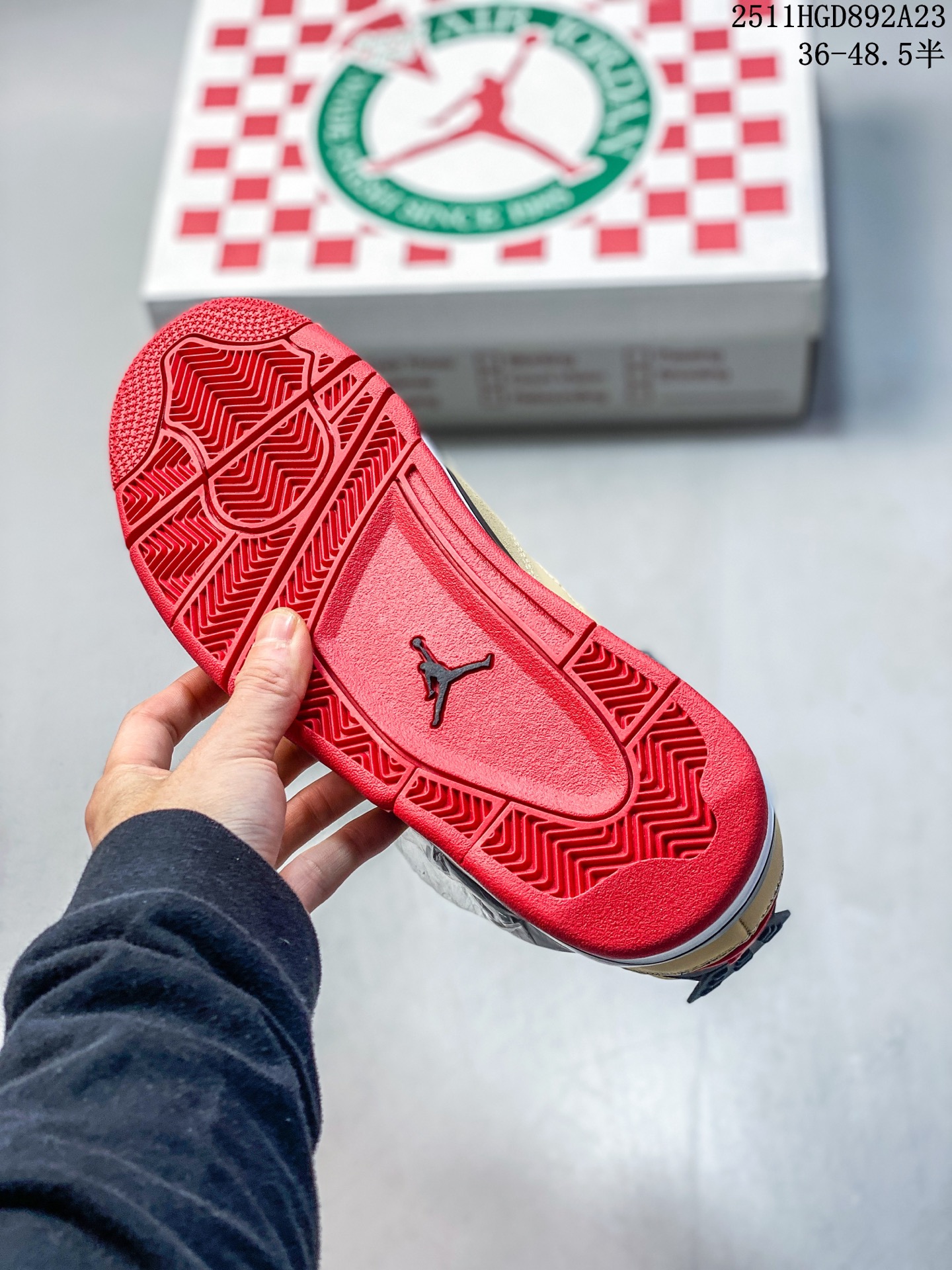 💰340
 Nike AIR JORDAN 4 RETRO (GS) 乔丹4代 披萨配色-卡其黑红 优势供应市场 平民价格定位 全新模具开发 纯正4代正确鞋型 进口头层皮料 高清洁度 立体高频 四线中底拉帮 网格大小 各方面细节都不错 品质完全碾压市面诸多嘴炮"纯原"杀猪版本 主力工厂出品 原鞋原楦原纸板开发 一眼正品既视感 细节均已解码 还原度高达98% 外贸客户寄售国外可稳妥充Z 货号：IH2094 200 尺码：36-48.5（半）
11HGD892A23