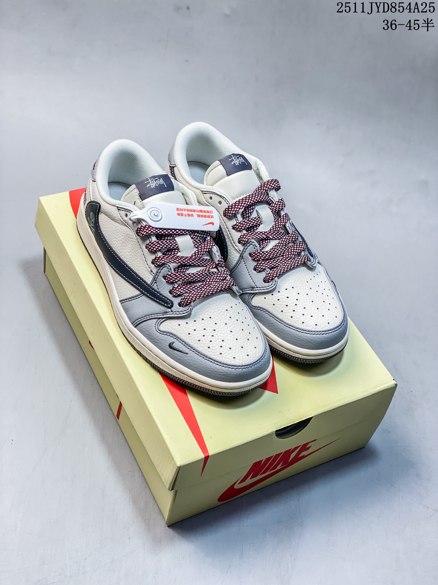 公司级 Travis Scott x Fragment Design x Jordan Air Jordan 1 Low OG SP “Supreme联名——豹纹” 多方联名合作融合了Travi翻毛蓝勾s Scott 独特的音乐风格,藤原浩个性的设计风格以及Jordan品牌的经典元素 使其成为一双具有独特身份和价值的鞋子 清新而立体的外观加上联名标识更突出了其独特身份 这种配色方案显示出活力和时尚感 在视觉上引人注目 鞋身的质感和细腻的细节处理使其显得高端而格调十足 这款“倒钩”联名是设计与创意完美结合 融合多方的个性风格是一款备受瞩目的潮流鞋款 低帮休闲板鞋 定制鞋盒 大厂品质出货 超高清洁度 皮料切割干净无任何毛边 细节完美 货号:JJ2508-555 JYD854A25
