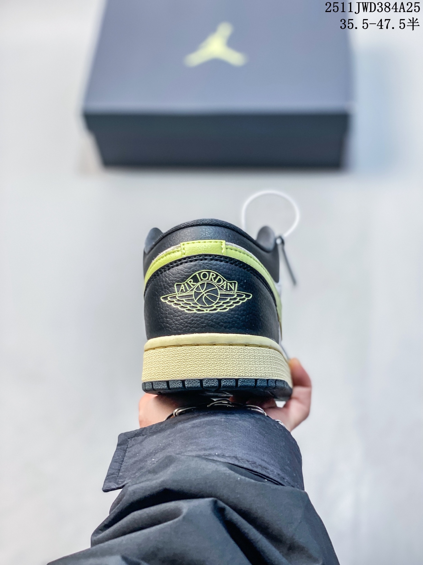 放店💰150
Air Jordan AJ1 Low 低帮 白黑荧光绿 终端优势供应 市面中低帮最具代表性版本没有之一 口碑大厂出品 品控大底版型不断改良更新 全套原纸板楦头开发 确保原汁原味 完美呈现版型 完美零毛边处理 原厂内置全掌气垫 价格定位良心 平台专用代工流水线出品 一眼公司既视感 拿到手的一瞬间就与众不同 碾压市面所有版本 全部原鞋开发 每一个配色都会采购原鞋确认细节 打破市面看图做货无好货之说 
货号：HQ3009 003
尺码：35.5 36 36.5 37.5 38 38.5 39 40 40.5 41 42 42.5 43 44 44.5 45 46 47.5
11JWD384A25