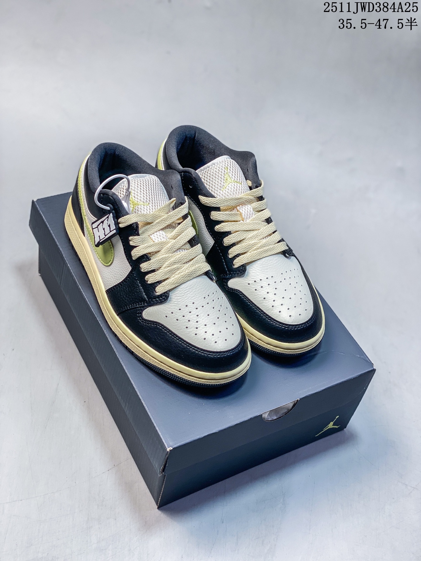 放店💰150
Air Jordan AJ1 Low 低帮 白黑荧光绿 终端优势供应 市面中低帮最具代表性版本没有之一 口碑大厂出品 品控大底版型不断改良更新 全套原纸板楦头开发 确保原汁原味 完美呈现版型 完美零毛边处理 原厂内置全掌气垫 价格定位良心 平台专用代工流水线出品 一眼公司既视感 拿到手的一瞬间就与众不同 碾压市面所有版本 全部原鞋开发 每一个配色都会采购原鞋确认细节 打破市面看图做货无好货之说 
货号：HQ3009 003
尺码：35.5 36 36.5 37.5 38 38.5 39 40 40.5 41 42 42.5 43 44 44.5 45 46 47.5
11JWD384A25