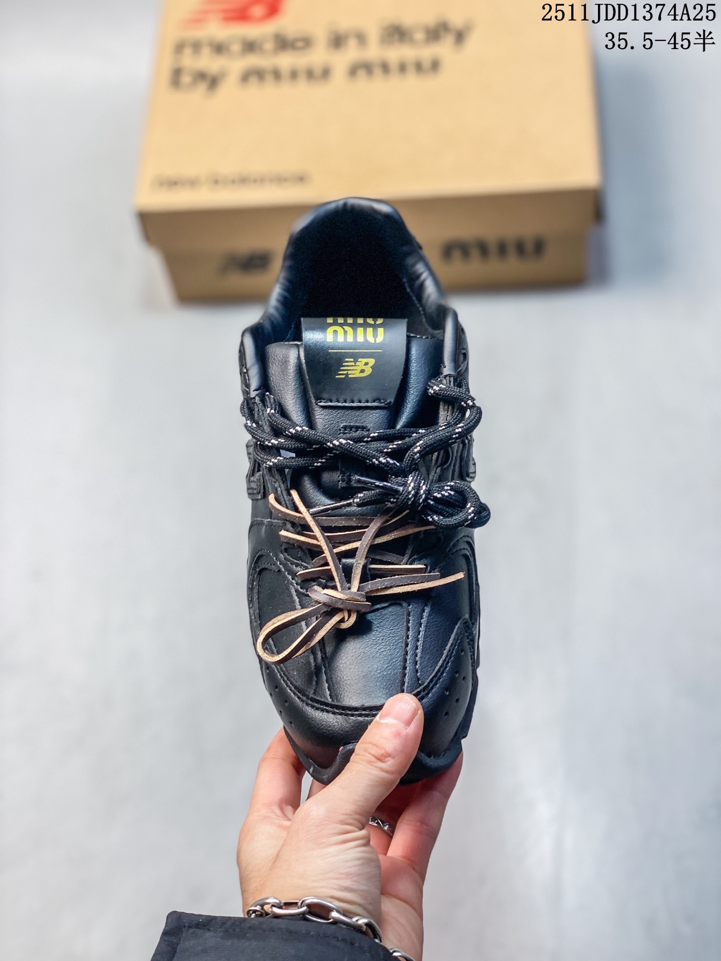 💰150
【真标】新百伦 NB530 New Balance 530 复跑古鞋 厚底增高老爹鞋 缓震运动慢跑鞋。NB530这鞋双确实是NB家经复典古款式之一，以全科新技诠释，成打功造530鞋款。鞋面保在持530基本线条和片层构结的同时，采更用为简洁、流畅设的计语言 。

类型：男女鞋
货号：U530SUA
尺码：35.5-45含半码
11JJD1374A25