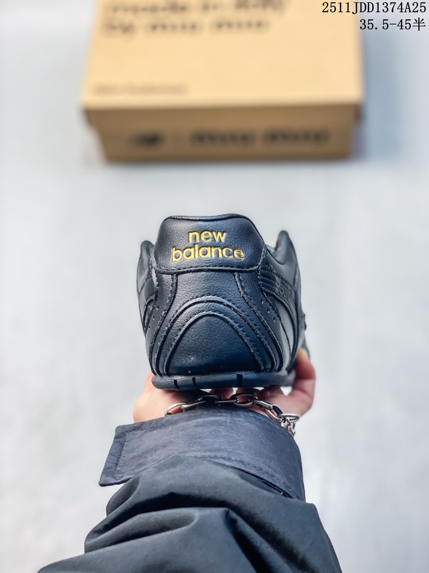 💰150
【真标】新百伦 NB530 New Balance 530 复跑古鞋 厚底增高老爹鞋 缓震运动慢跑鞋。NB530这鞋双确实是NB家经复典古款式之一，以全科新技诠释，成打功造530鞋款。鞋面保在持530基本线条和片层构结的同时，采更用为简洁、流畅设的计语言 。

类型：男女鞋
货号：U530SUA
尺码：35.5-45含半码
11JJD1374A25