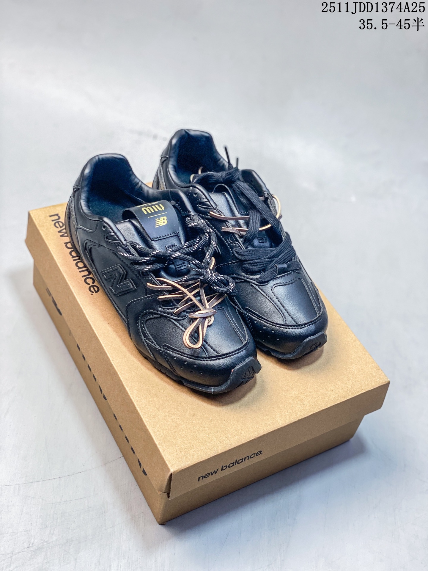 💰150
【真标】新百伦 NB530 New Balance 530 复跑古鞋 厚底增高老爹鞋 缓震运动慢跑鞋。NB530这鞋双确实是NB家经复典古款式之一，以全科新技诠释，成打功造530鞋款。鞋面保在持530基本线条和片层构结的同时，采更用为简洁、流畅设的计语言 。

类型：男女鞋
货号：U530SUA
尺码：35.5-45含半码
11JJD1374A25