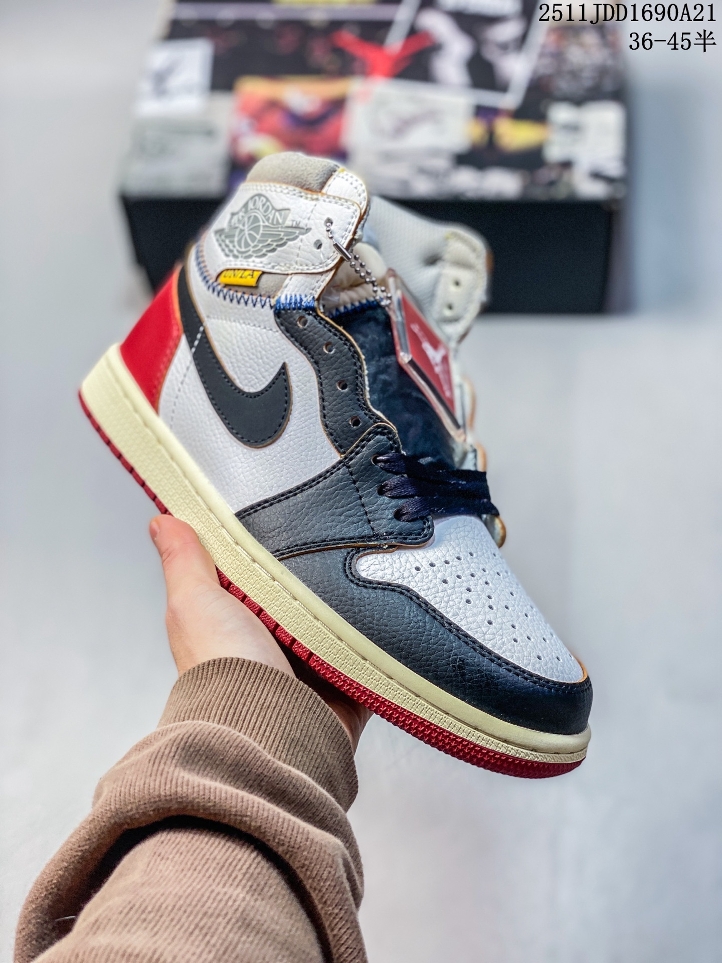 💰120
Aj1高邦UN36-45头层拼接放店110元 联名升级版 同价位最强性价比版本 升级大飞翼 头层拼接 附赠三幅鞋带 
11JDD1690A21