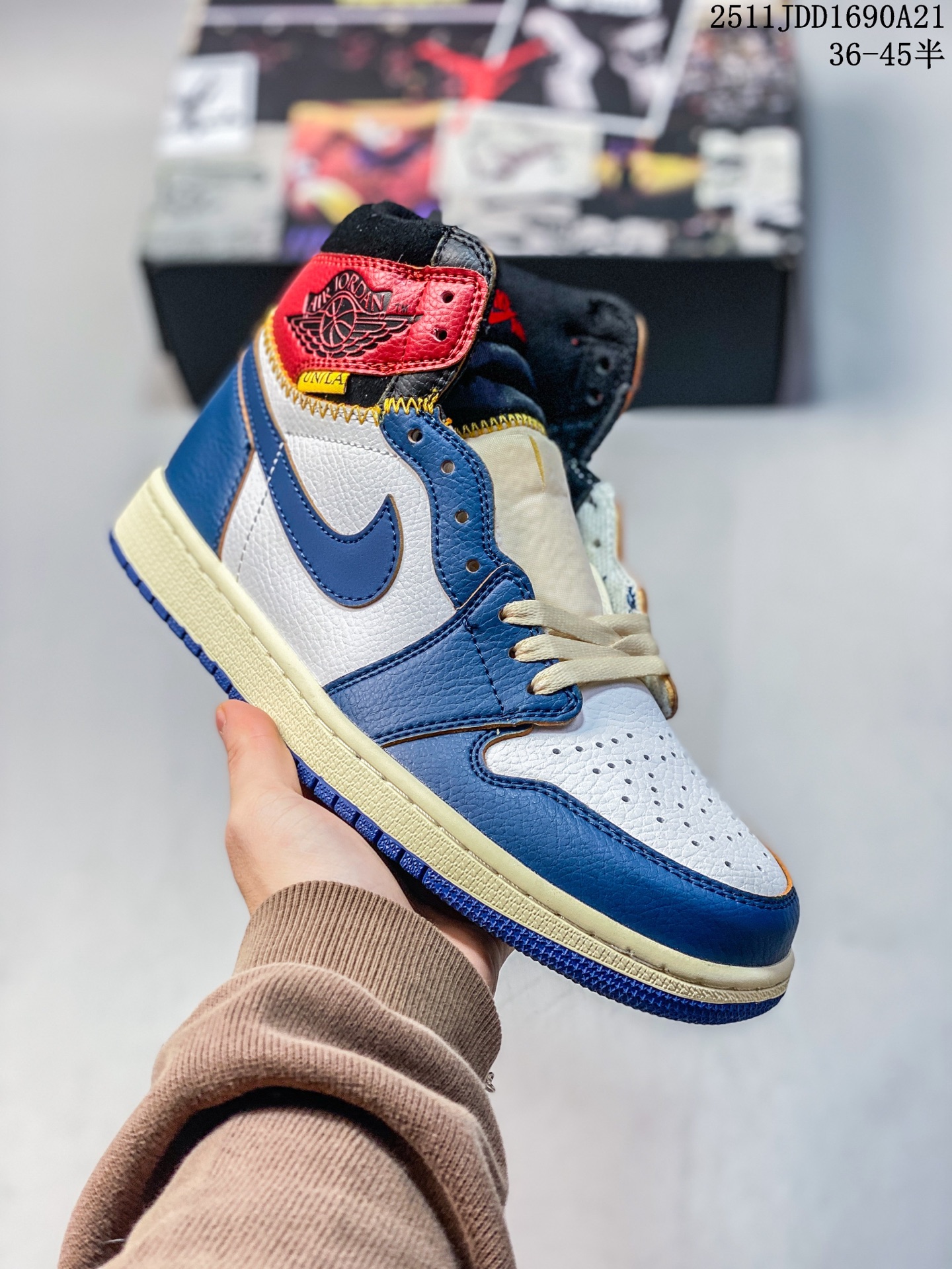 💰120
Aj1高邦UN36-45头层拼接放店110元 联名升级版 同价位最强性价比版本 升级大飞翼 头层拼接 附赠三幅鞋带 
11JDD1690A21