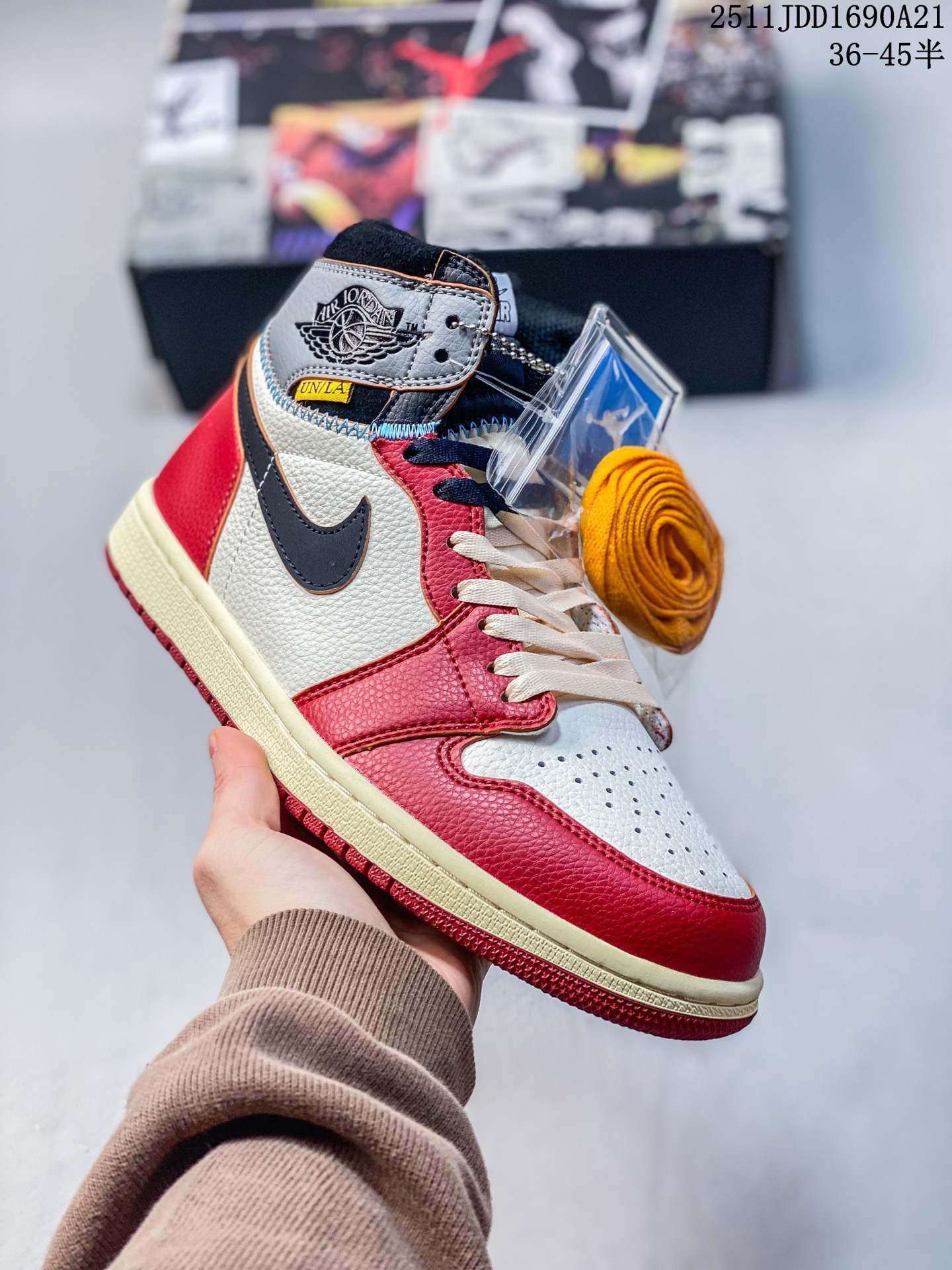 💰120
Aj1高邦UN36-45头层拼接放店110元 联名升级版 同价位最强性价比版本 升级大飞翼 头层拼接 附赠三幅鞋带 
11JDD1690A21