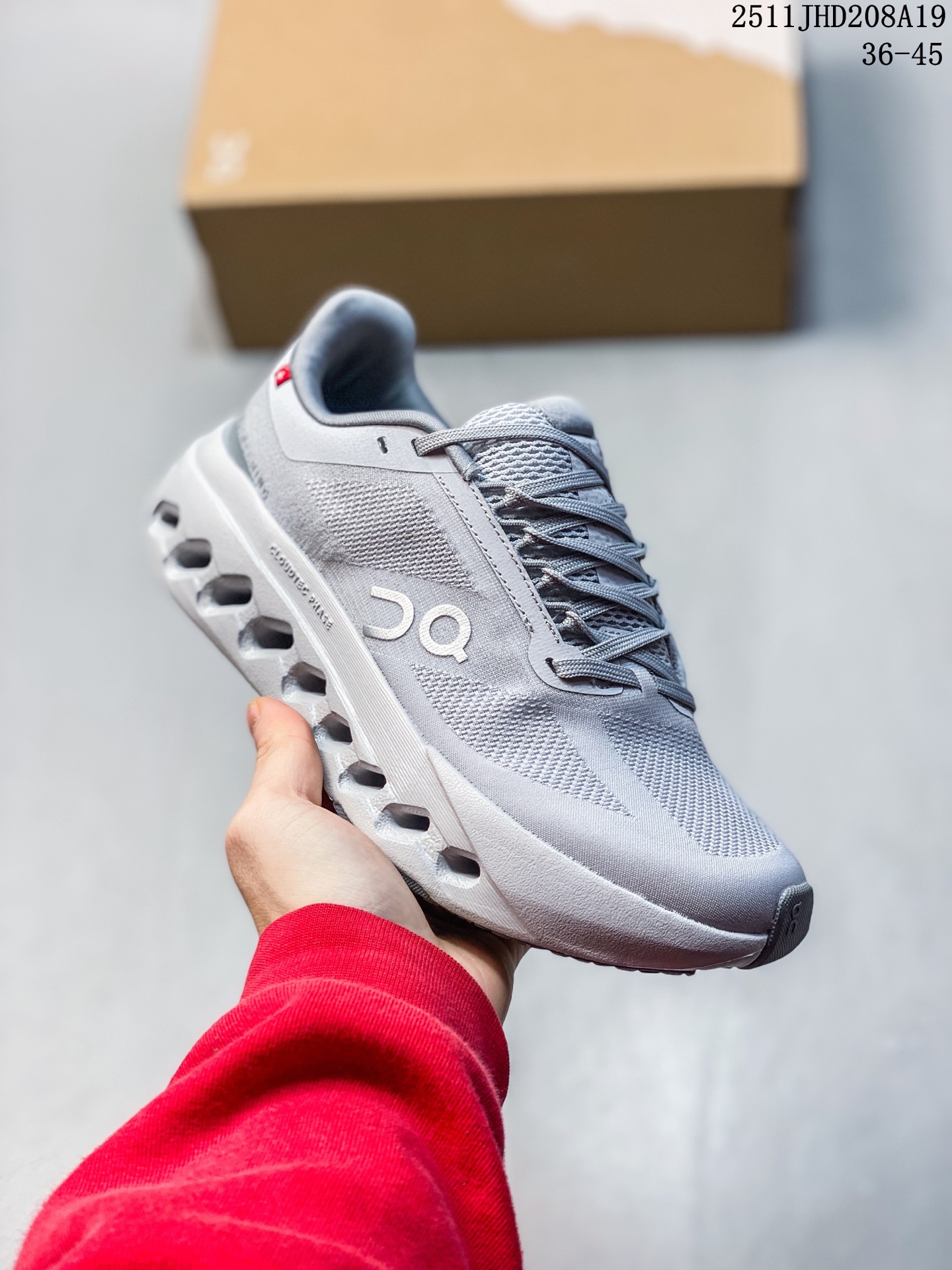 💰 190
公司级✅On昂跑 Cloudsurfer Next 舒适百搭防滑耐磨低帮休闲跑步鞋
#原数据开发纸版楦型
#采用人体工程超薄透气网织布鞋面材质#搭镂空CloudTec®️科技泡棉缓震(4.5cm厘米)加厚中底
#外置耐磨防滑橡胶底片！
尺码：36 37 38 39 40 41 42 43 44 45
11JHD208A19