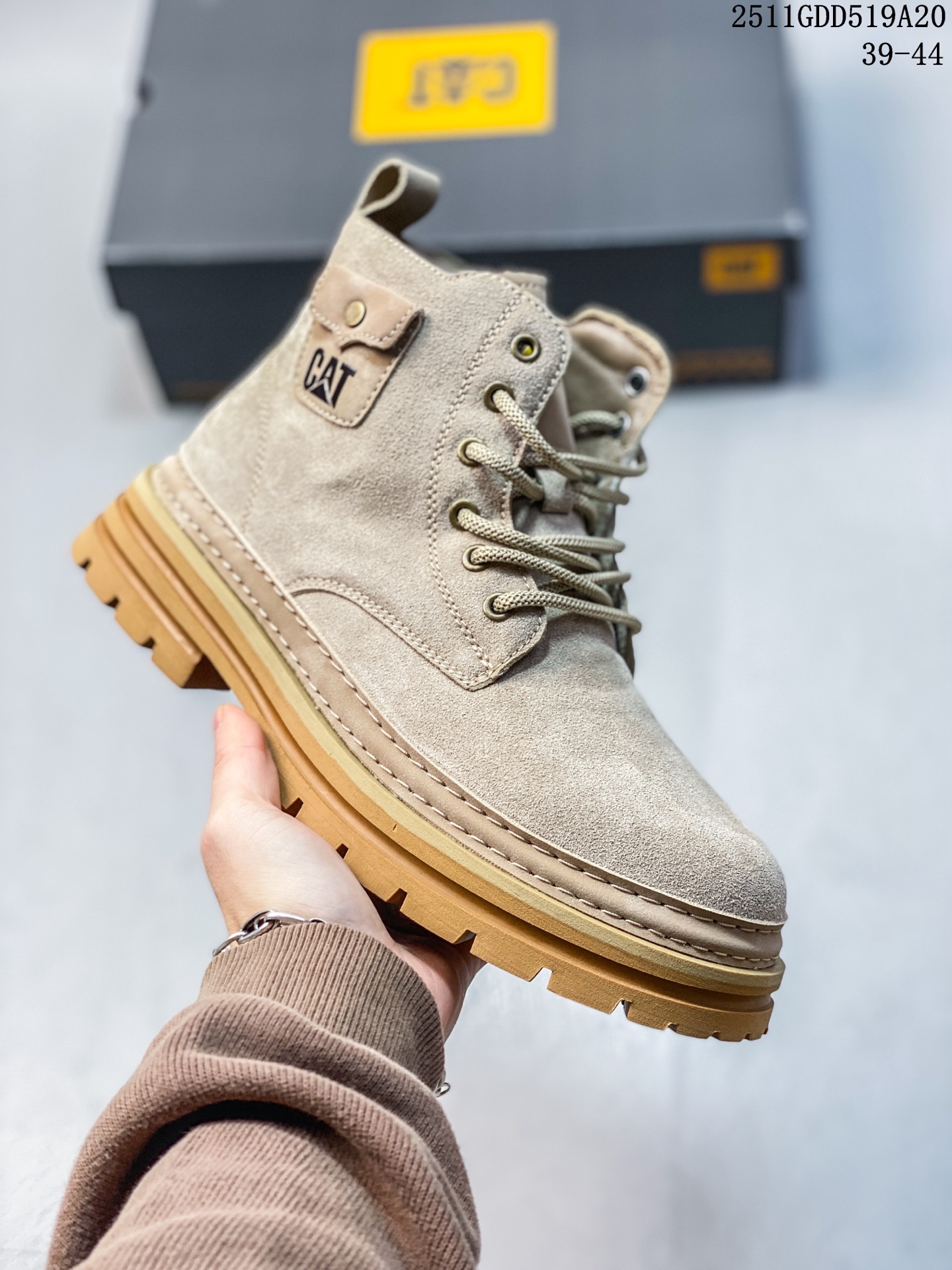 💰220
卡特CAT 硬汉推土机品牌潮流爆款 户外休闲马丁靴系列 大黄靴 广东大厂品质 明星同款 原盒原包装 给您完美的穿着体验，质量考究耐穿 高品质脚感一流！
11GDD519A20