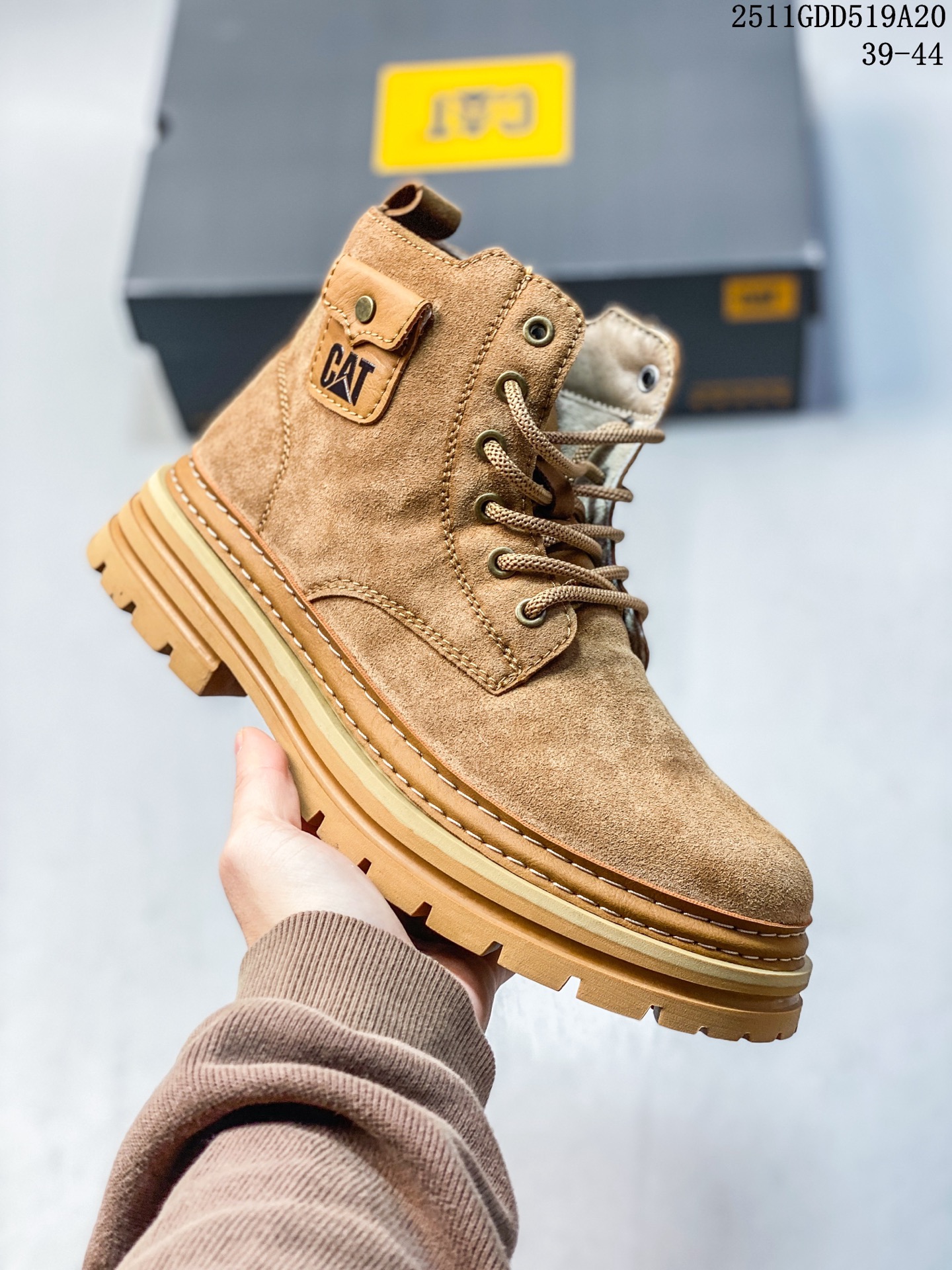 💰220
卡特CAT 硬汉推土机品牌潮流爆款 户外休闲马丁靴系列 大黄靴 广东大厂品质 明星同款 原盒原包装 给您完美的穿着体验，质量考究耐穿 高品质脚感一流！
11GDD519A20