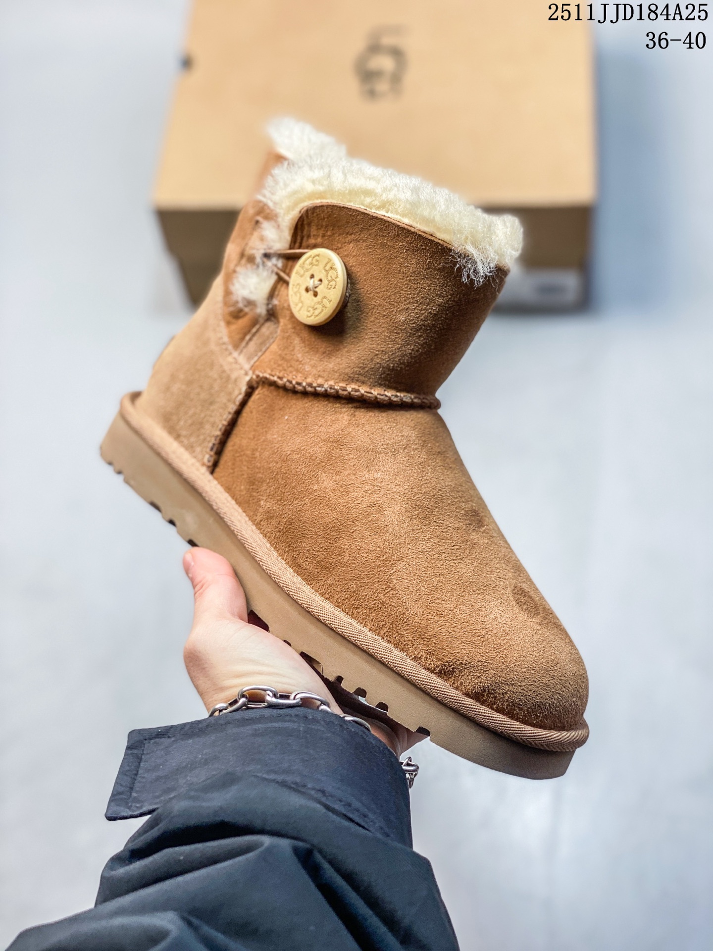 💰130
UGG雪地靴女短靴皮毛一体2021年新款百搭中筒防水冬季棉鞋子
尺码:36~40
编号:105022
11JJD184A25