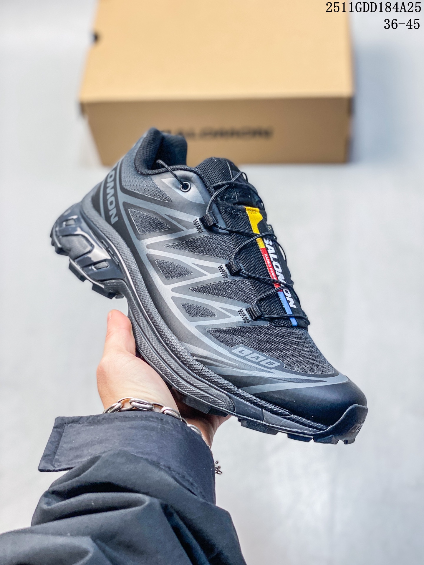 💰220
Salomon XA PRO XT-6萨洛蒙户外越野跑鞋 鞋面采用SENSIFIT贴合技术 全方位贴合包裹脚型 鞋跟部鞋底牵引设计 提供强大的抓地性能 更适应野外崎岖不平的道路 其3D ADVANCED CHASSIS底盘 材料轻量大化 钉齿设计更具稳定性、防护性 鞋底易磨损区运用CONTAGRIP高耐磨材料 应对城市硬质路面长距离跑考验
货号:414551-32
尺码:36 37.5 38 39 40 40.5 41 42 42.5 43 44 45
编号:105038
11GDD184A25