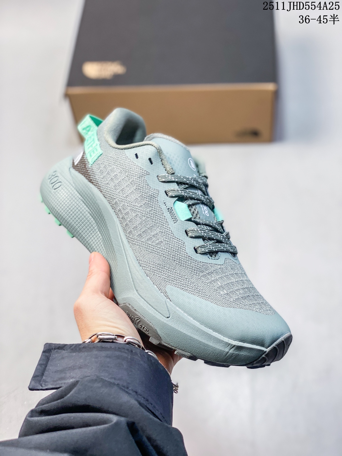 💰150
简介:北面 THE NORTH FACE Altamesa 300 圆头系带 减震 耐磨 低帮 徒步鞋
兼具高效缓震与稳定性能 采用轻质柔软的DREAM发泡中底科技和专為越野设计的橡胶外底 大大加强舒适度和回弹性 而抓地力出色的凸纹底部让跑手可轻松应对不同路况
货号:NF0A8A9RMN8-075
尺码:36-45半
11JHD554A25