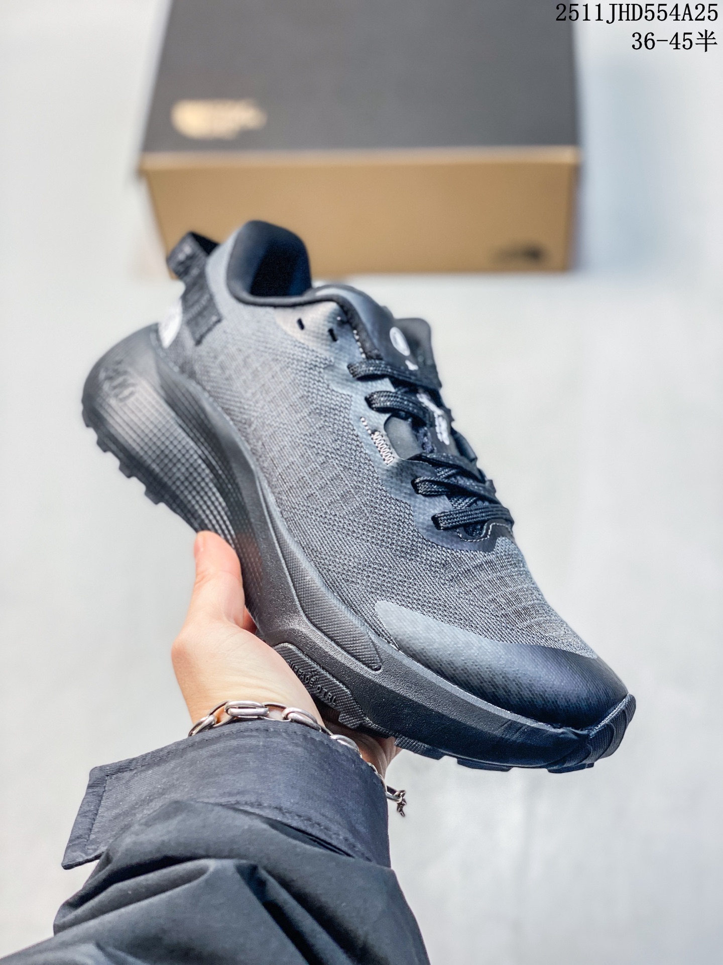 💰150
简介:北面 THE NORTH FACE Altamesa 300 圆头系带 减震 耐磨 低帮 徒步鞋
兼具高效缓震与稳定性能 采用轻质柔软的DREAM发泡中底科技和专為越野设计的橡胶外底 大大加强舒适度和回弹性 而抓地力出色的凸纹底部让跑手可轻松应对不同路况
货号:NF0A8A9RMN8-075
尺码:36-45半
11JHD554A25