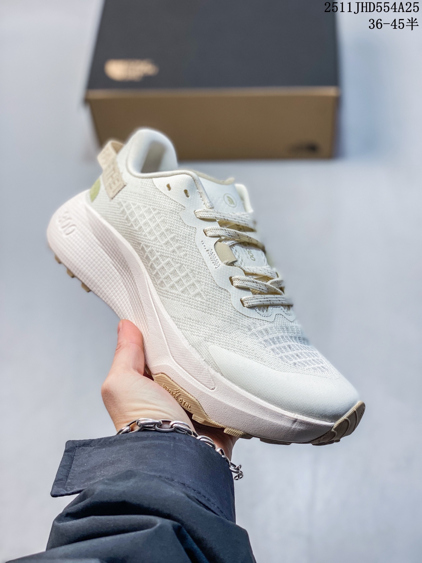 💰150
简介:北面 THE NORTH FACE Altamesa 300 圆头系带 减震 耐磨 低帮 徒步鞋
兼具高效缓震与稳定性能 采用轻质柔软的DREAM发泡中底科技和专為越野设计的橡胶外底 大大加强舒适度和回弹性 而抓地力出色的凸纹底部让跑手可轻松应对不同路况
货号:NF0A8A9RMN8-075
尺码:36-45半
11JHD554A25