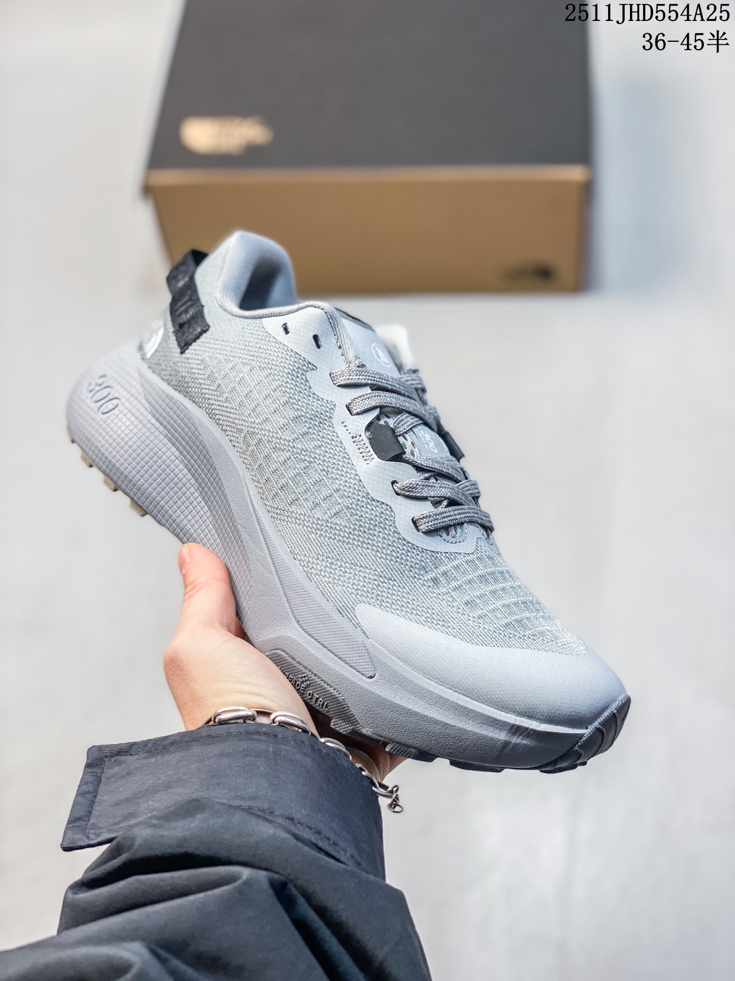 🈴️💰150
简介:北面 THE NORTH FACE Altamesa 300 圆头系带 减震 耐磨 低帮 徒步鞋
兼具高效缓震与稳定性能 采用轻质柔软的DREAM发泡中底科技和专為越野设计的橡胶外底 大大加强舒适度和回弹性 而抓地力出色的凸纹底部让跑手可轻松应对不同路况
货号:NF0A8A9RMN8-075
尺码:36-45半
11JHD554A25