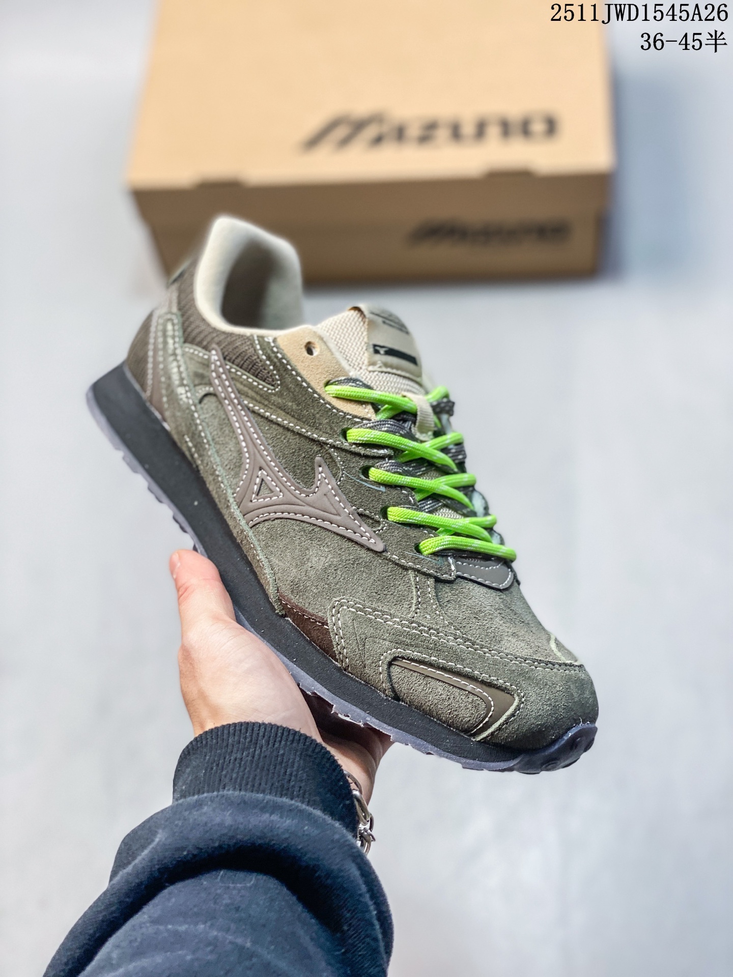 💰180
公司级✅Mizuno美津浓 LG 60S 2K 舒适百搭 做旧设计 德训 薄底防滑耐磨 低帮休闲鞋
Y2K与60S的时空碰撞 趋势破壁 沿袭MIZUNO经典薄底跑鞋廓形全新年轻化鞋面设计 释出质感与活力兼具的LG 60S 2K
麂皮质感温润柔和 LOGO精致点缀 步履之间 邂逅自在的优雅 全鞋面做旧工艺处理 色基底上局部龟裂 旧化纹理设计 褪去新鞋生硬感
货号:D1GH242103
尺码:36 36.5 37.5 38 38.5 39 40 40.5 41 42 42.5 43 44 45
11JWD1545A26