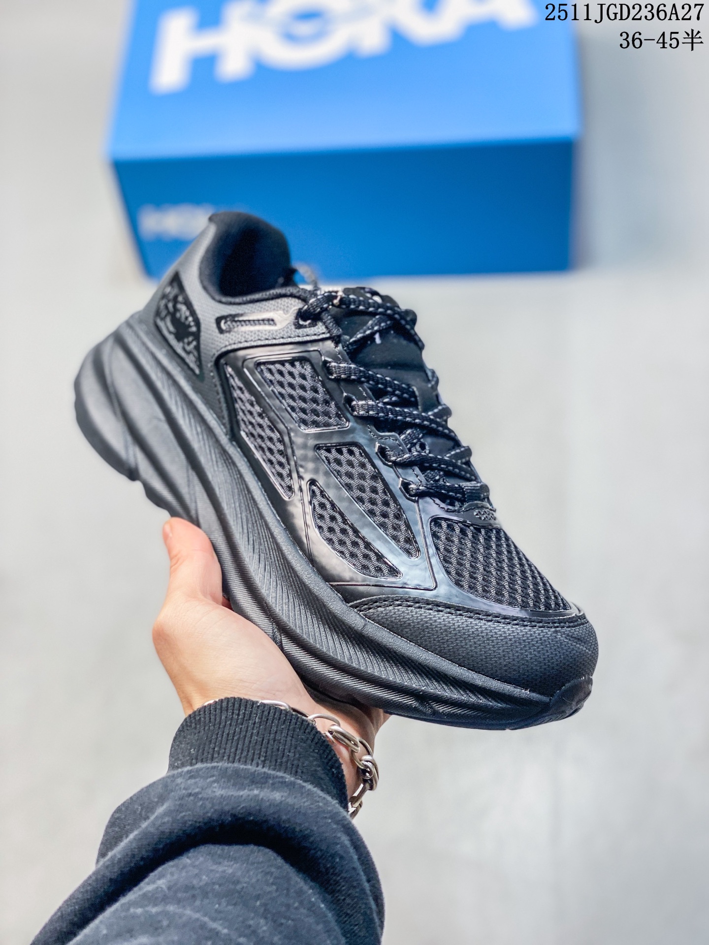 💰140
公司级✅HOKA M CLIFTON ONE9 轻量低帮户外越野跑鞋 户外山脉越野轻量运动跑鞋 
鞋面用轻的无缝架构 鞋带用了弹性不易松脱的扁宽弹性鞋带 轻薄的TPU贴在透气的鞋面上
前掌与中掌部分进行加宽 橡胶大底 EVA缓震鞋底用滚动平衡技术引导跑者自然步态
货号:1155370
尺码:36 36.5 37.5 38 38.5 39 40 40.5 41 42 42.5 43 44 45
ID:JZD101-AZS
11JGD236A27