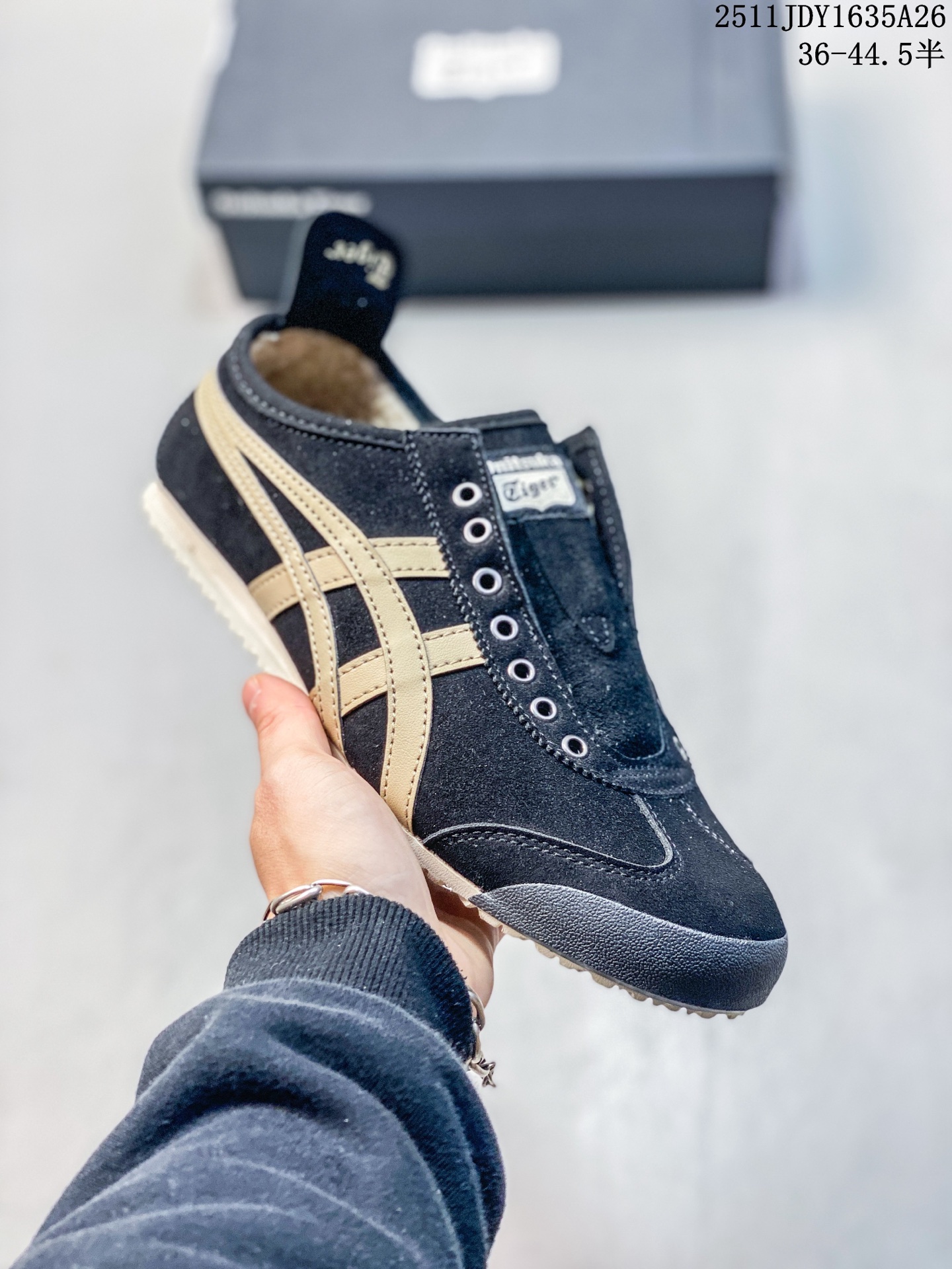 💰125
Onitsuka Tiger鬼塚虎MEXICO 66 Slip-On 人造革圆头系带 防滑耐磨保暖低帮生活休闲鞋男女同款加绒米色 36-45半
11JDY1635A26