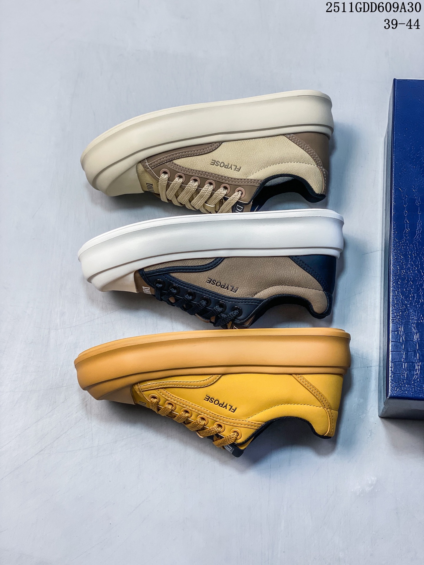 🈴️💰220
迪奥Dior新品轻便休闲跑步运动鞋系列 广东品质原厂 原装套装配件官方同源  采用精选面料 舒适内里 鞋面走线工整 清晰质感 高端时尚 简约大气 防滑舒适 鞋底采用固特异内外锁死工艺原版 休闲运动鞋子..p
11HDD609A30