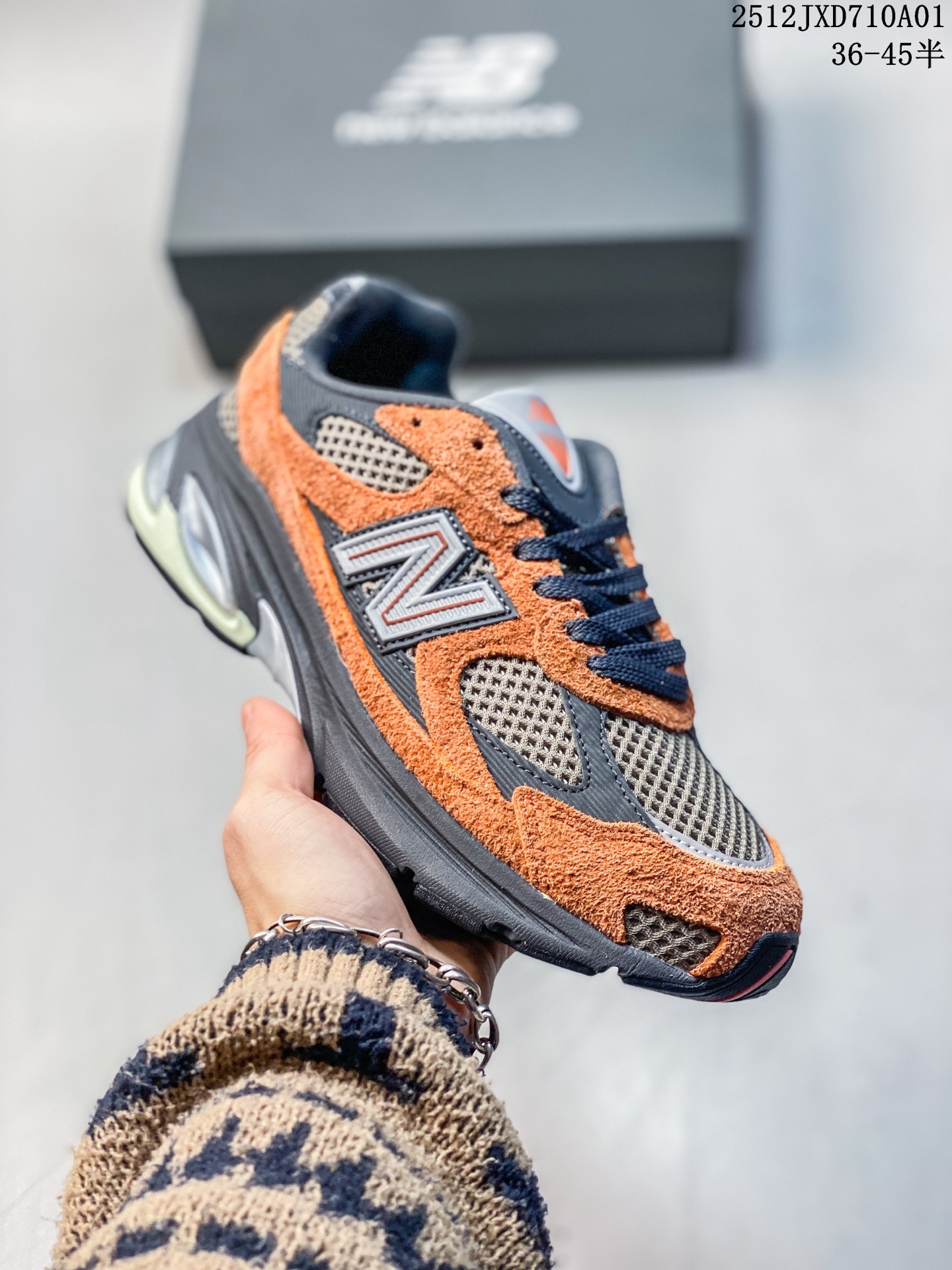 💰160 公司级✅New Balance M2010系列 新百伦 复古老爹风网布跑步休闲运动鞋 新百伦经典配色 沿袭了面世之初的经典科技 以ENCAP中底配以升级版 N-ERGY缓震物料 鞋面则采用特色的柔软麂皮搭以NewBalance经典的尼龙网布 低调中还原跑鞋本真 更年轻化的设计理念与材质 让新世代青年得以用全新视角体验经典鞋款的传奇魅力 货号:U2010AGY 尺码:36 37 37.5 38 38.5 39.5 40 40.5 41.5 42 42.5 43 44 45 12JXD710A01